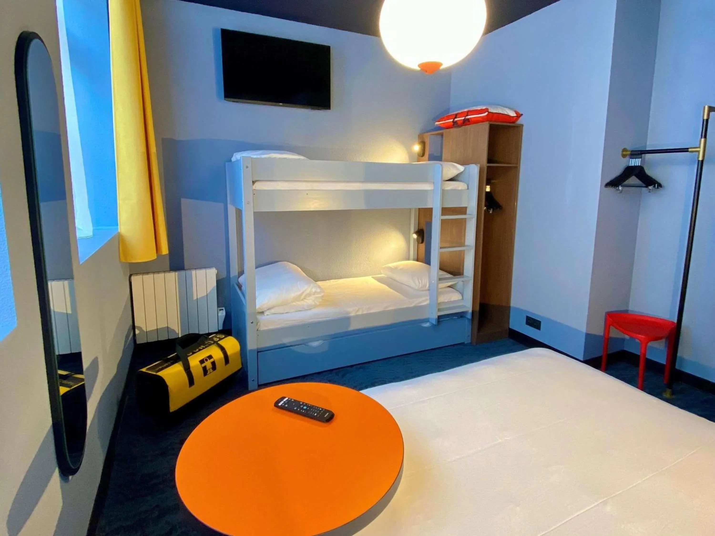 Bedroom, Bed in ibis Styles Saint Malo Centre Historique