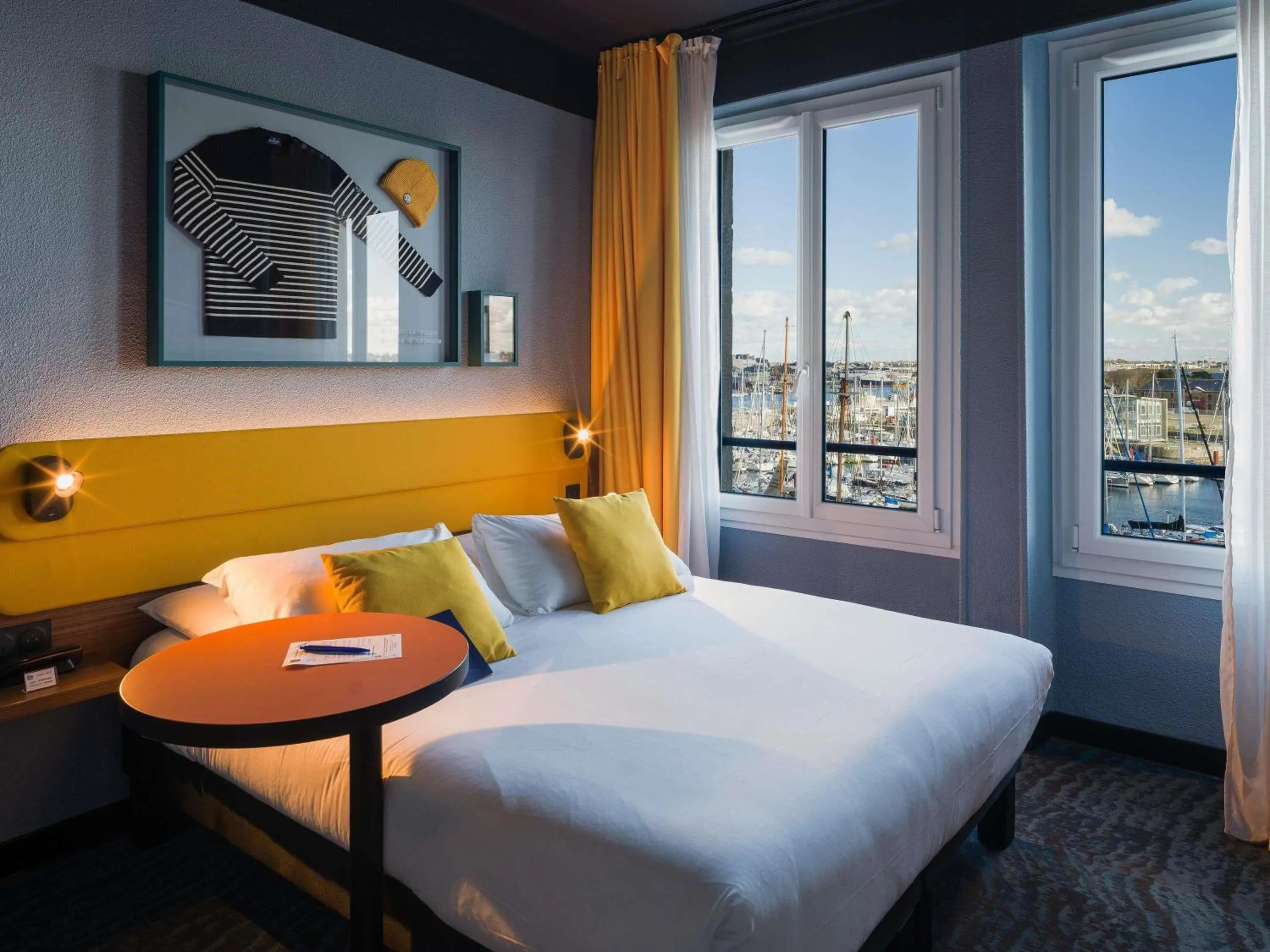 Bedroom, Bed in ibis Styles Saint Malo Centre Historique