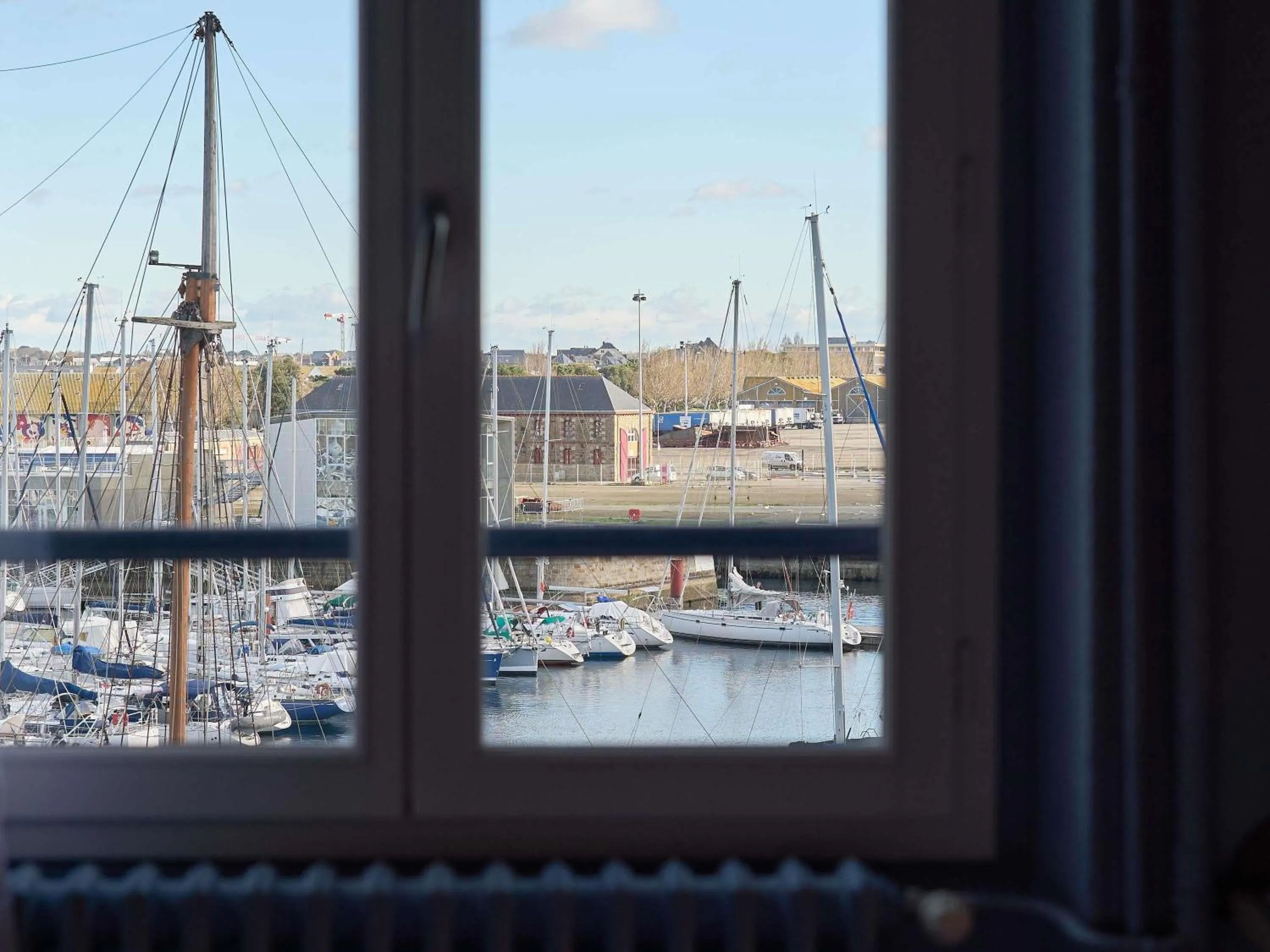 Bedroom in ibis Styles Saint Malo Centre Historique