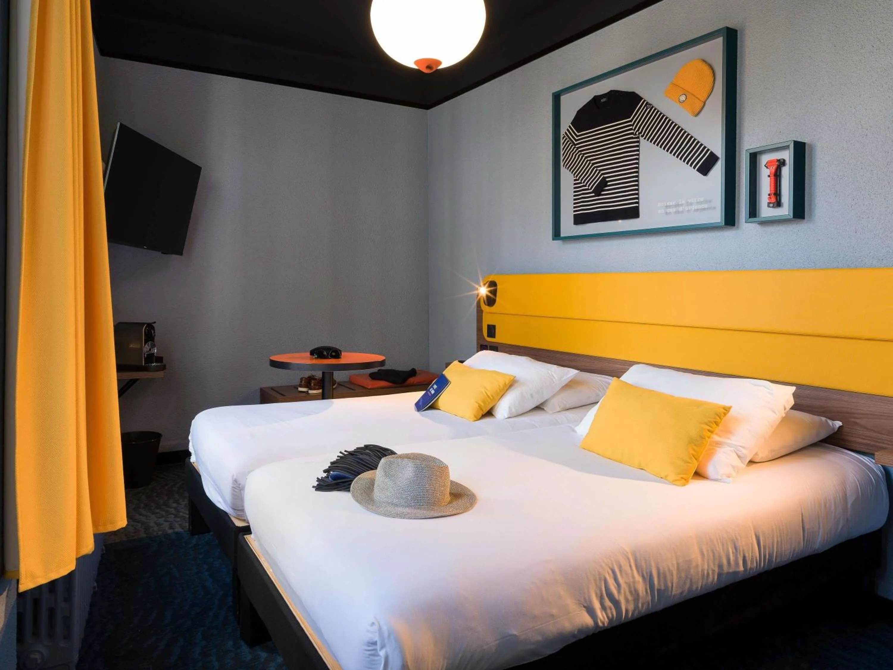 Bedroom, Bed in ibis Styles Saint Malo Centre Historique