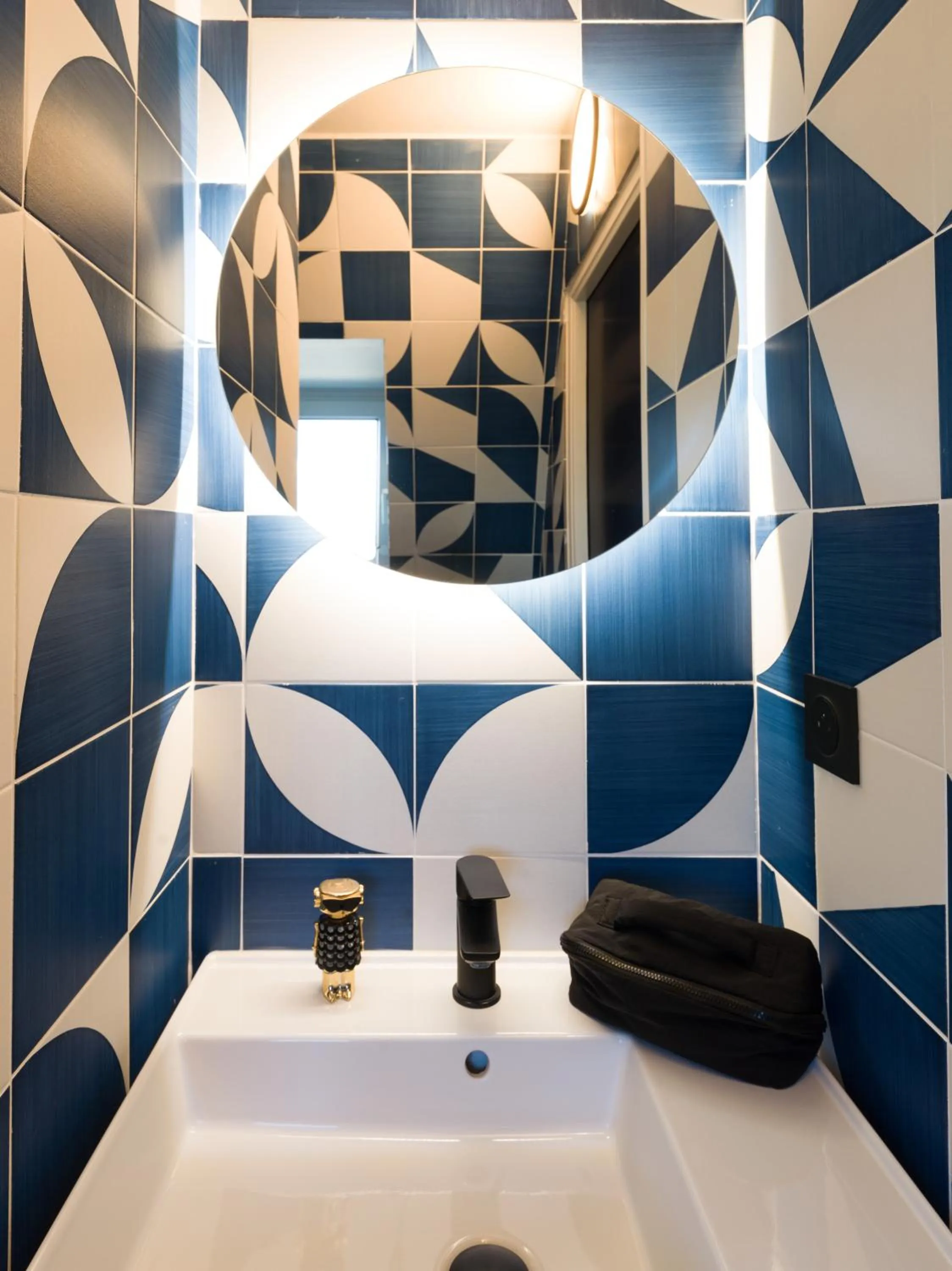 Bathroom in ibis Styles Saint Malo Centre Historique