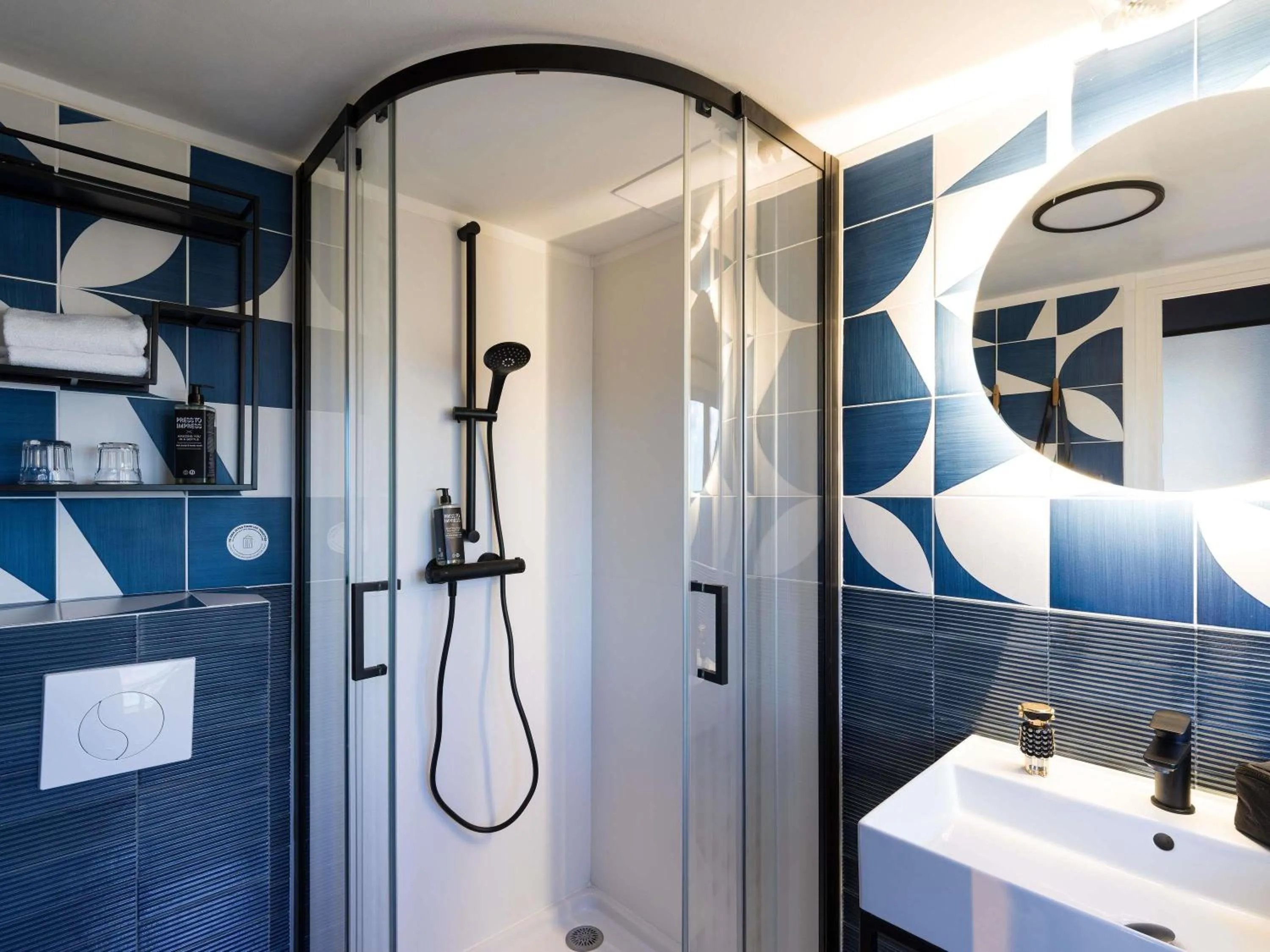 Bedroom in ibis Styles Saint Malo Centre Historique