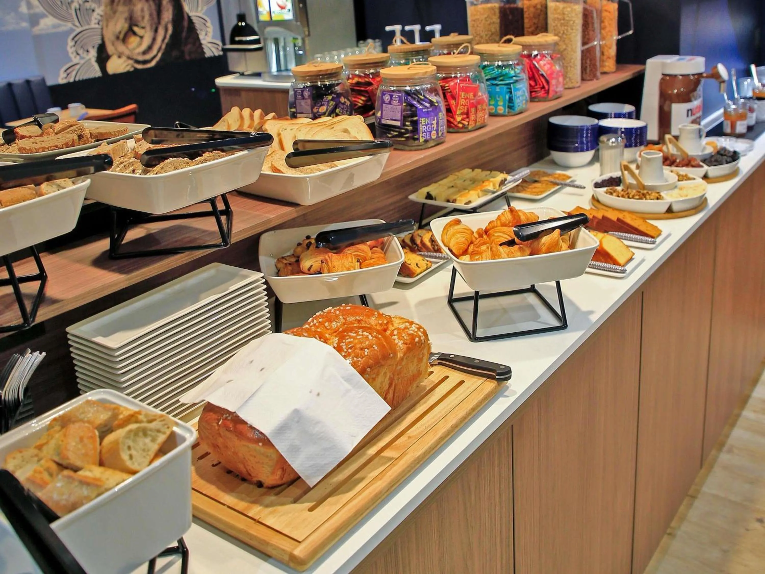 Breakfast in ibis Styles Saint Malo Centre Historique