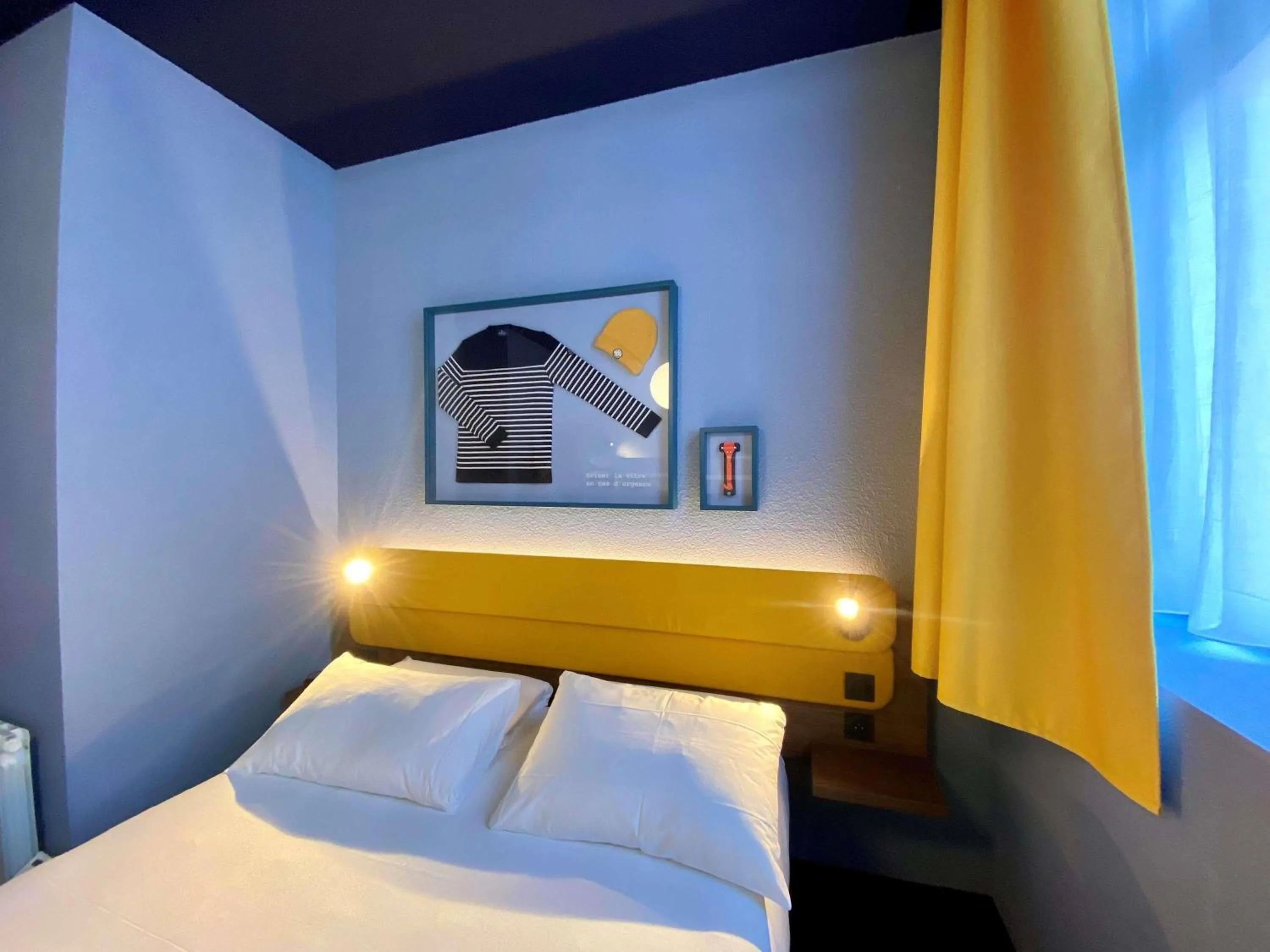 Bedroom, Bed in ibis Styles Saint Malo Centre Historique