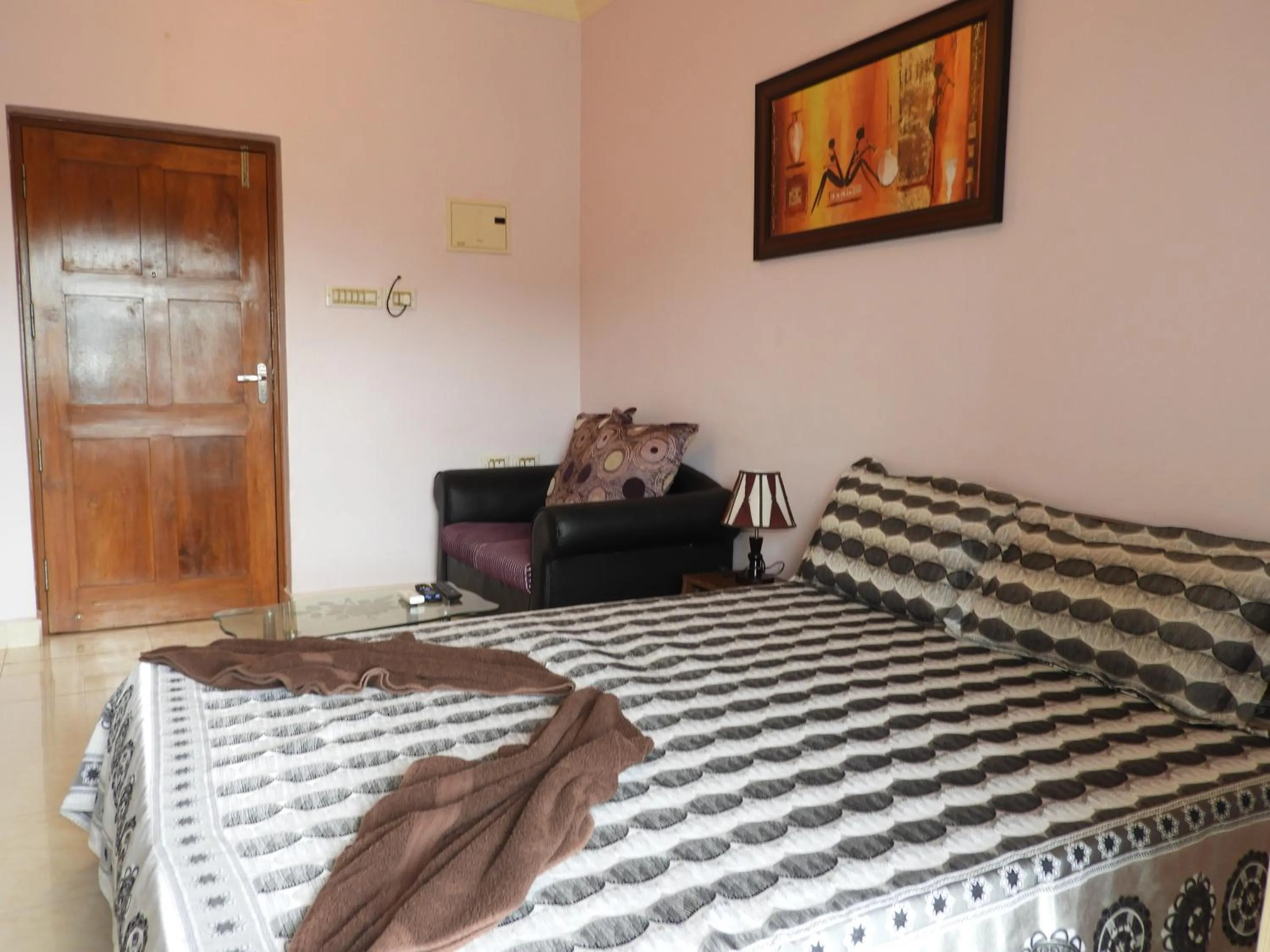 Bed in AF-6 Candolim with shared pool