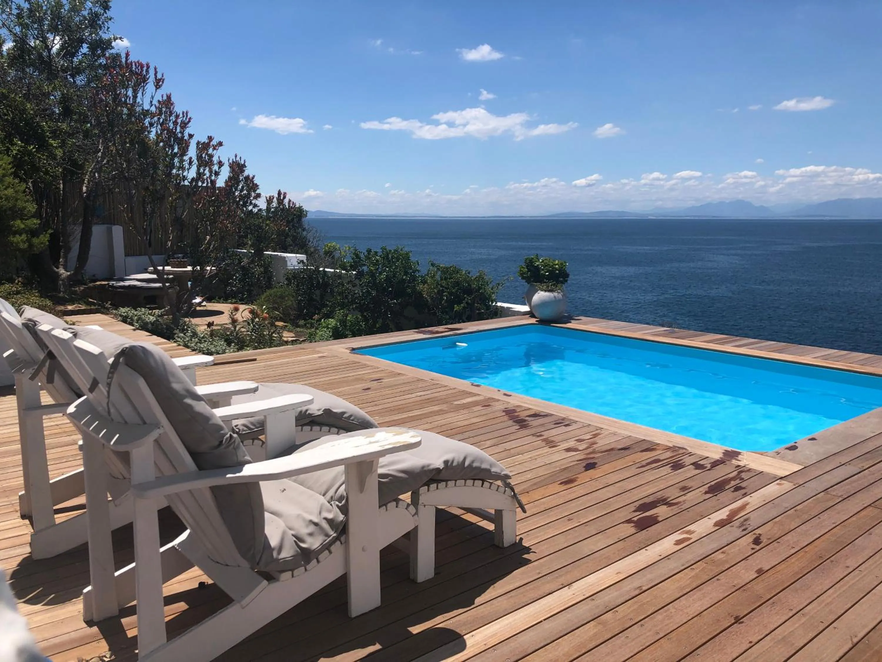 Swimming pool in Rocklands Seaside Bed and Breakfast