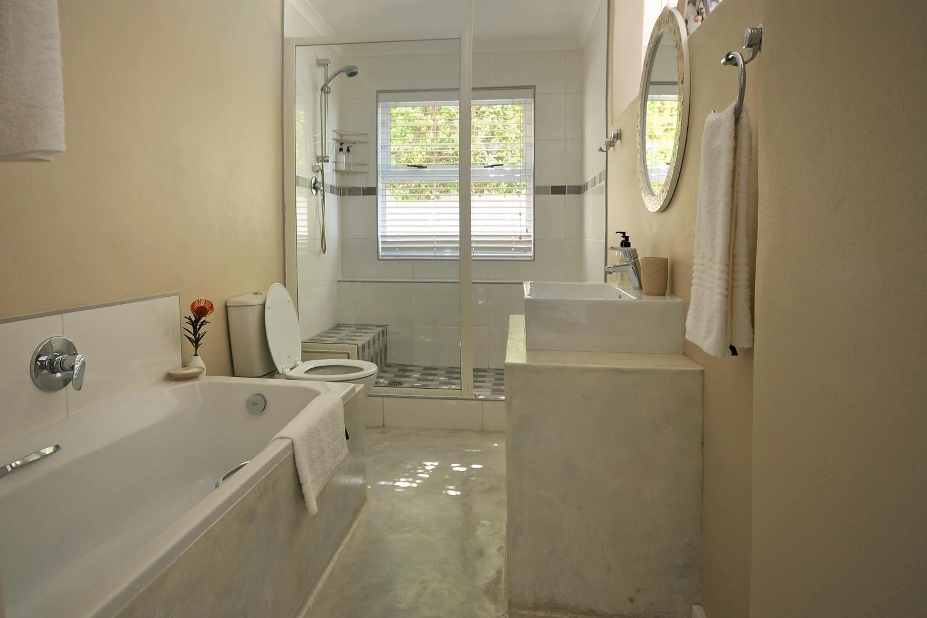 Bathroom in Rocklands Seaside Bed and Breakfast