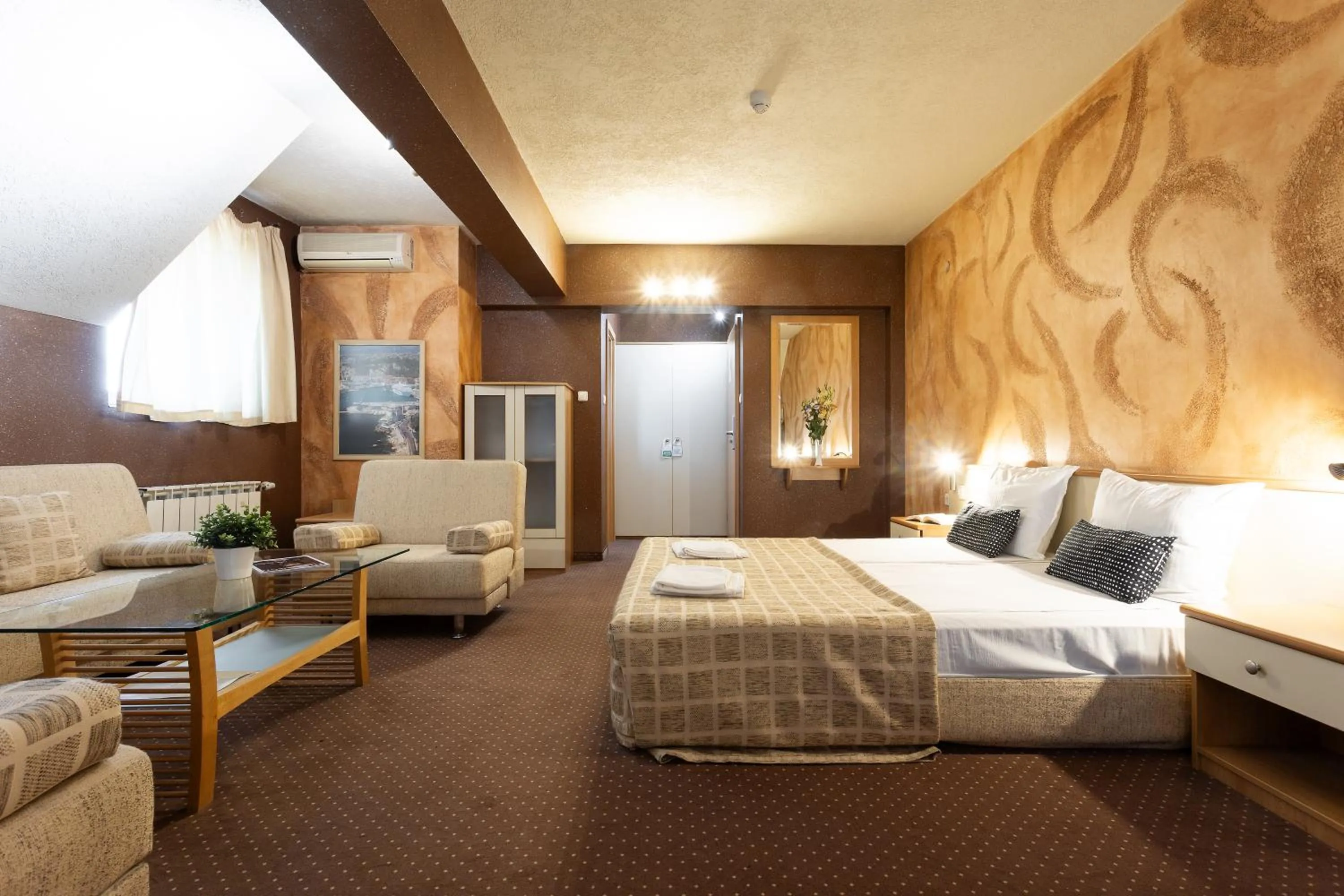 Bed in Hotel Brod - Free Parking