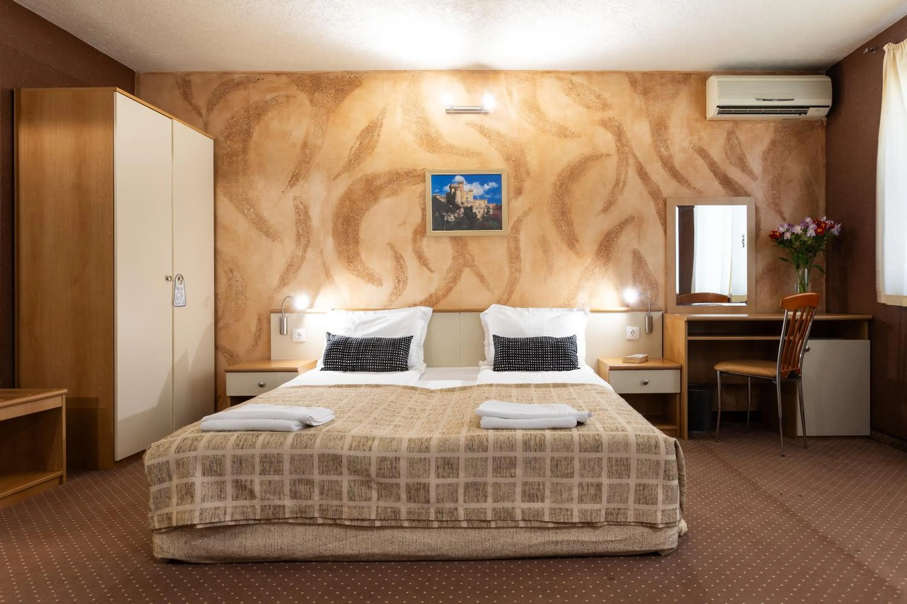 Bed in Hotel Brod - Free Parking