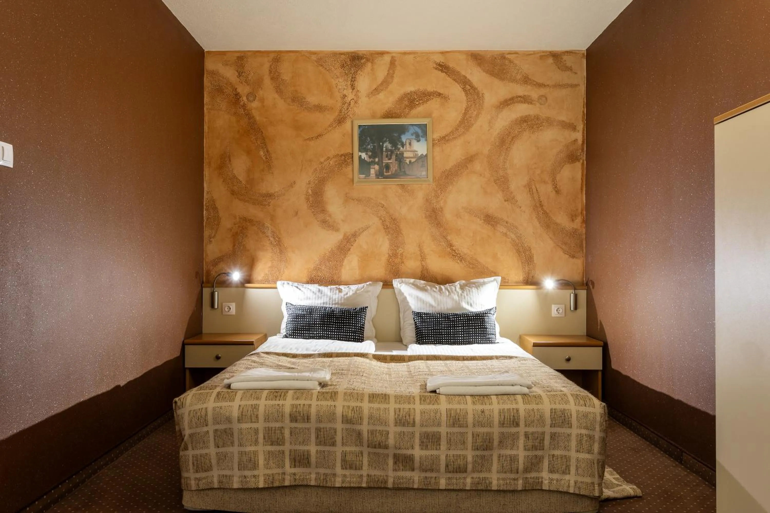 Bed in Hotel Brod - Free Parking