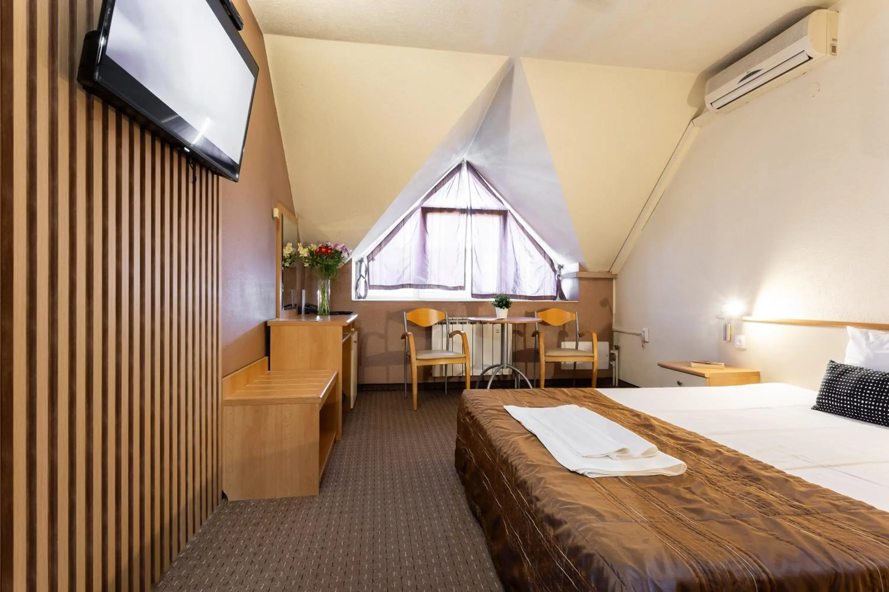 Single Room in Hotel Brod - Free Parking Single Room in Hotel Brod - Free Parking