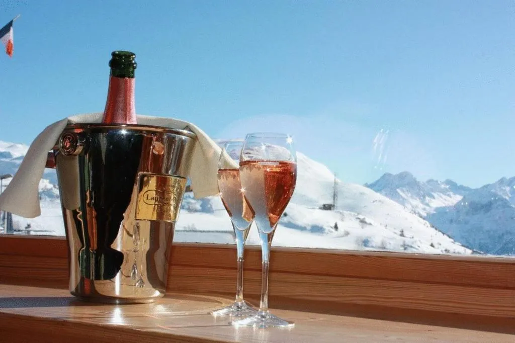 Staff in Le Castillan