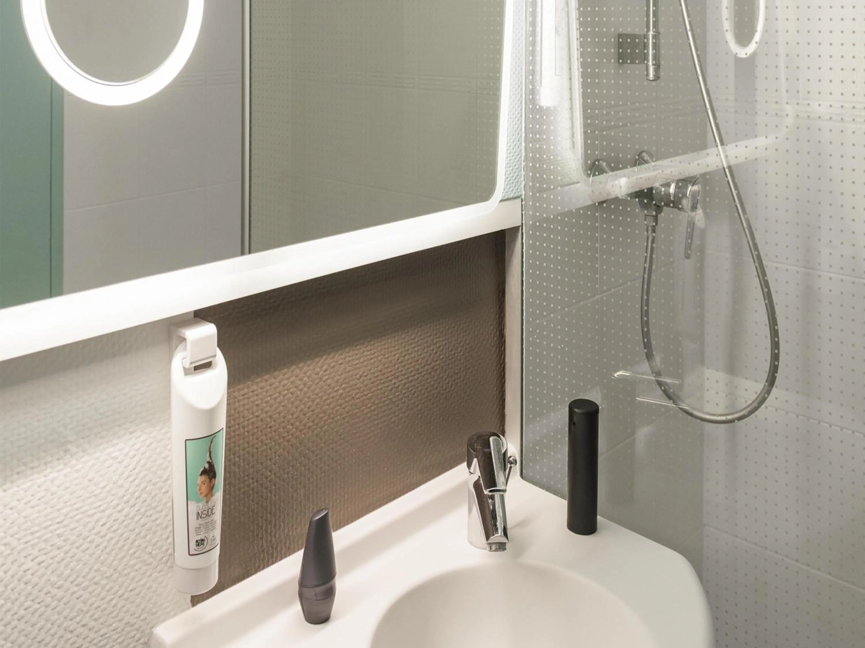 Bedroom in ibis Longwy Mexy