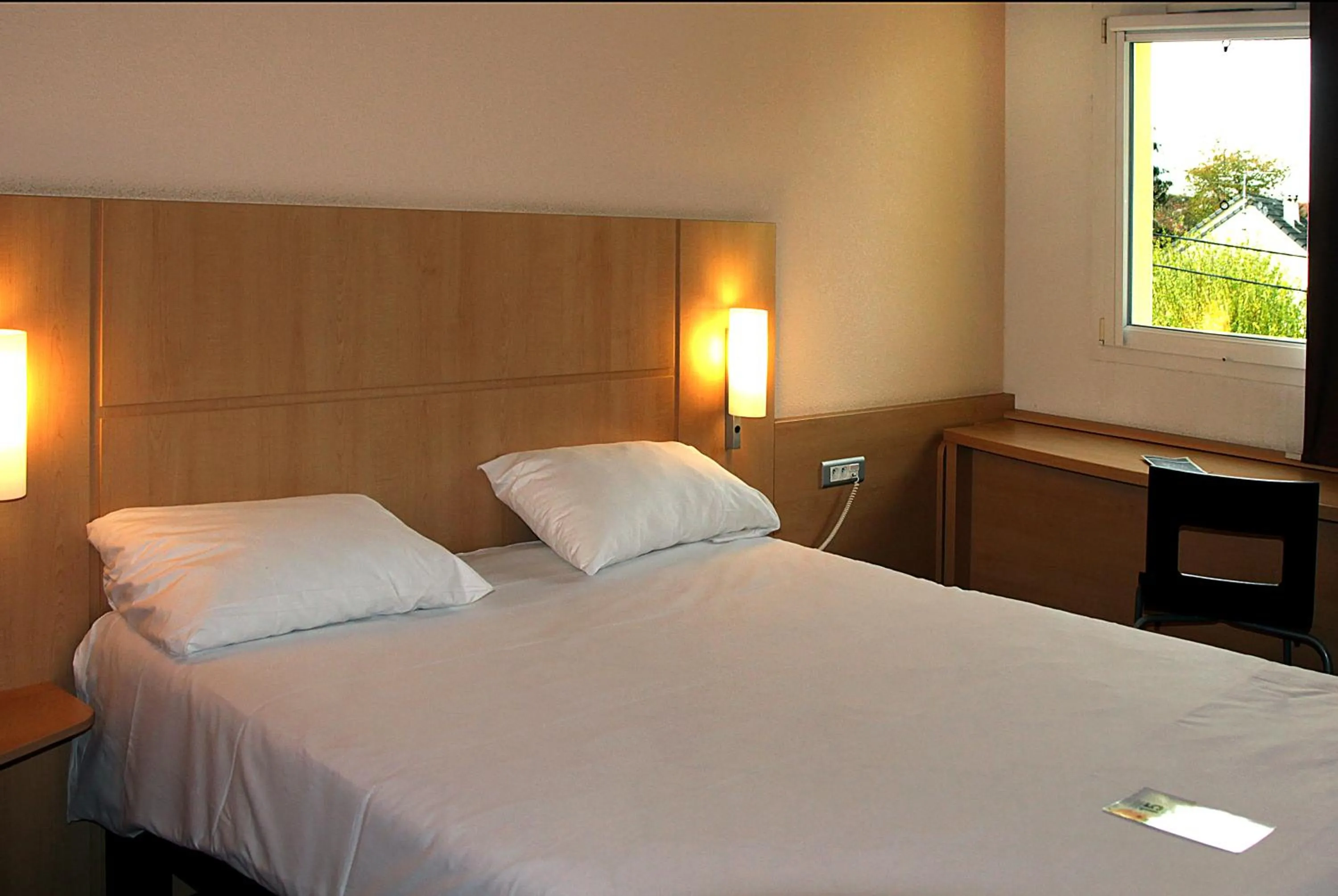 Bed in ibis Longwy Mexy