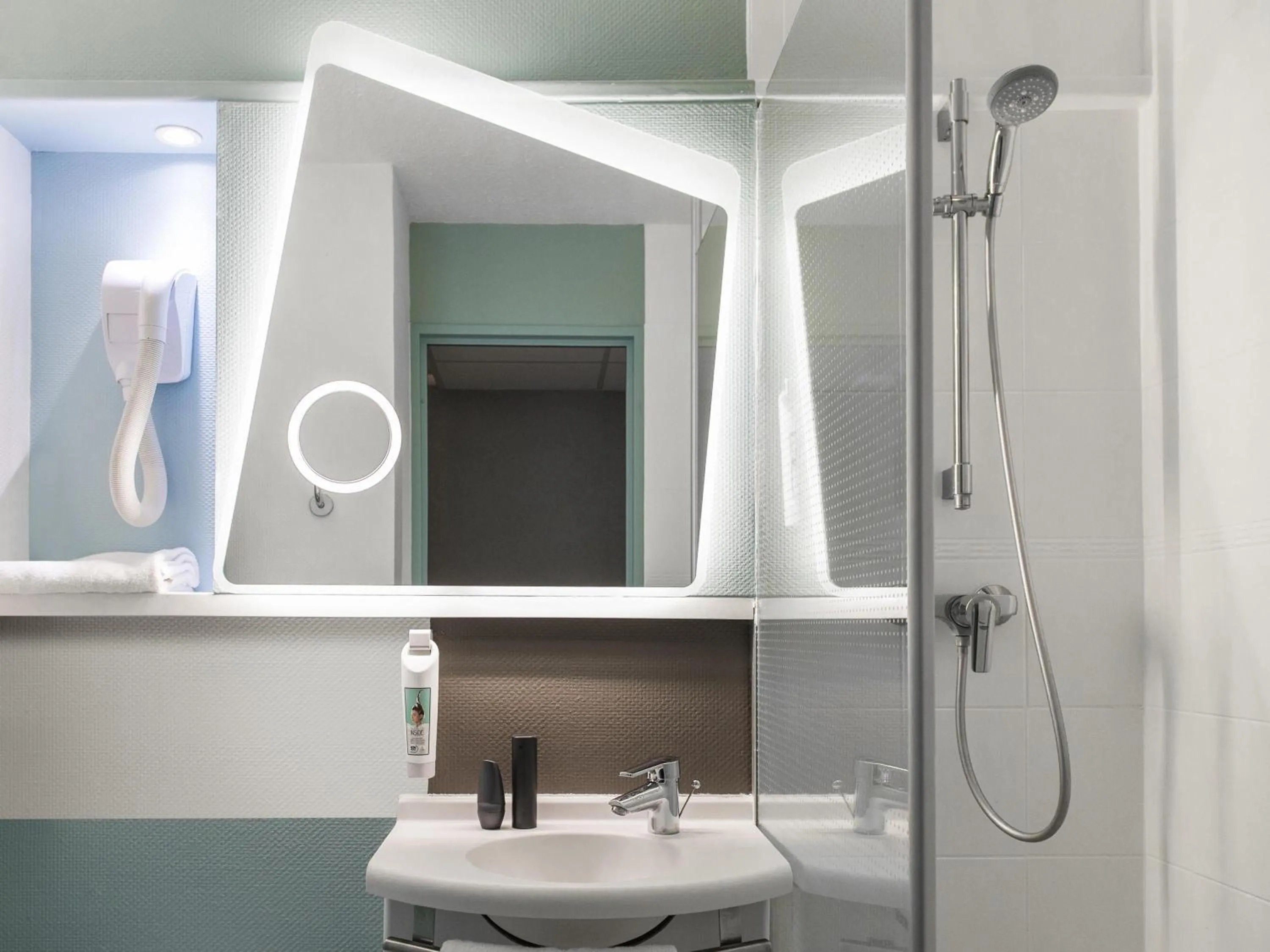 Bedroom in ibis Longwy Mexy