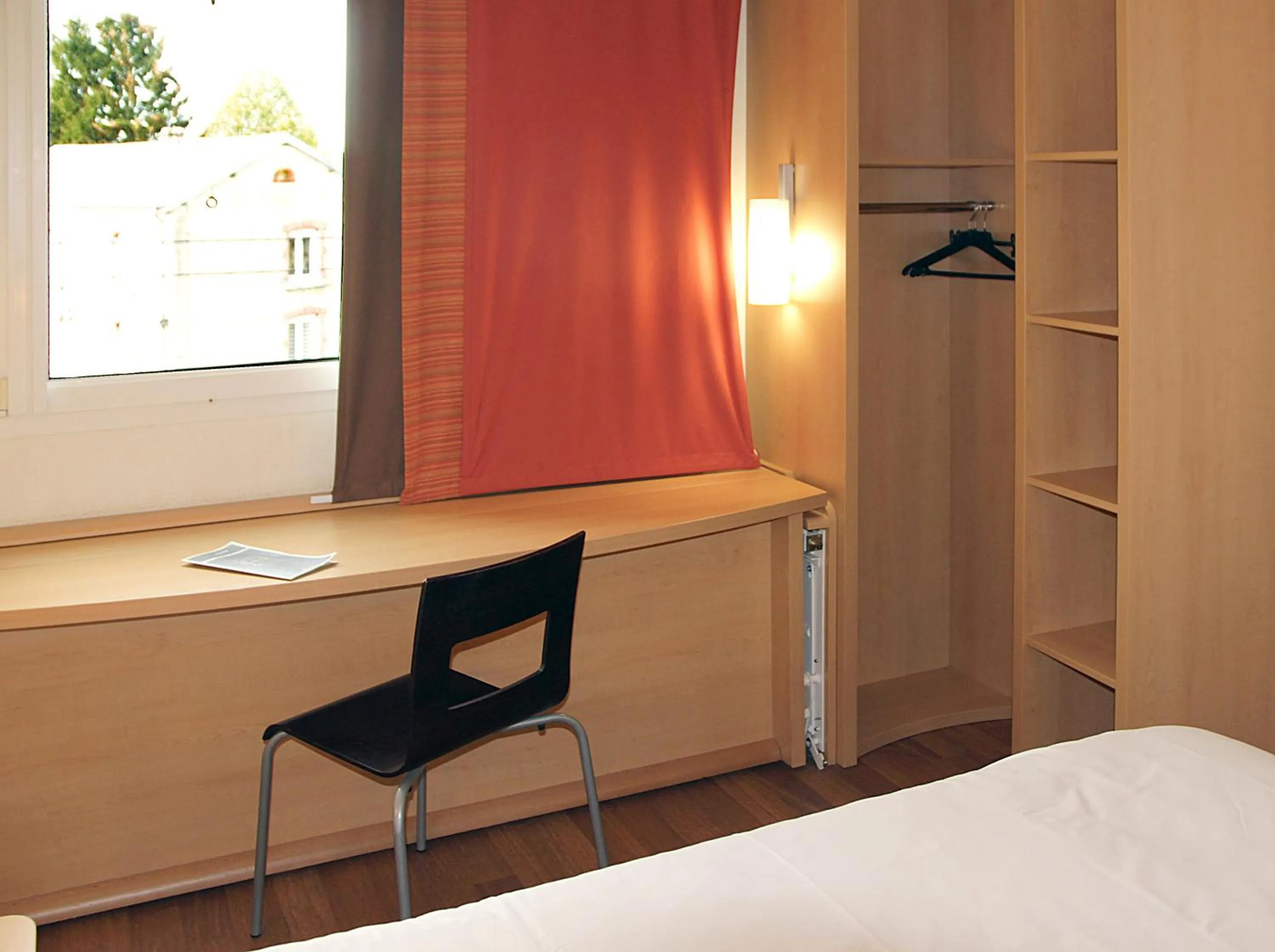 Bed in ibis Longwy Mexy