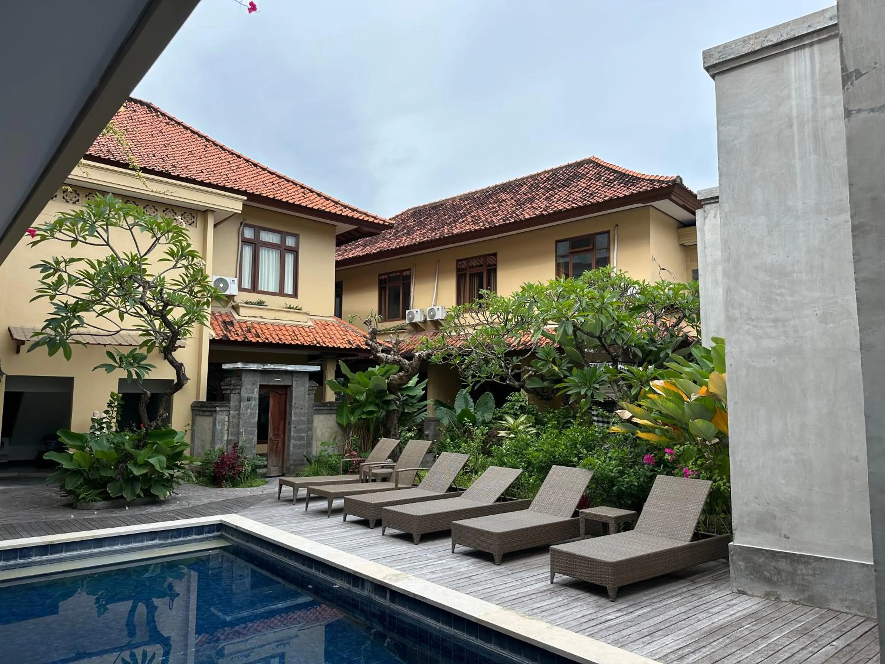 Swimming pool in Villa Bunga Hotel