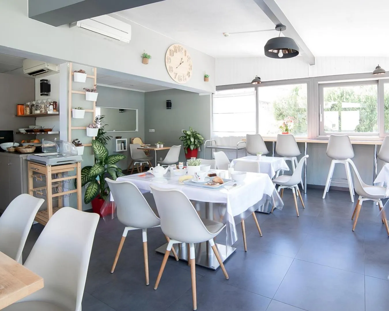 Dining area in Hôtel Lapeyronie