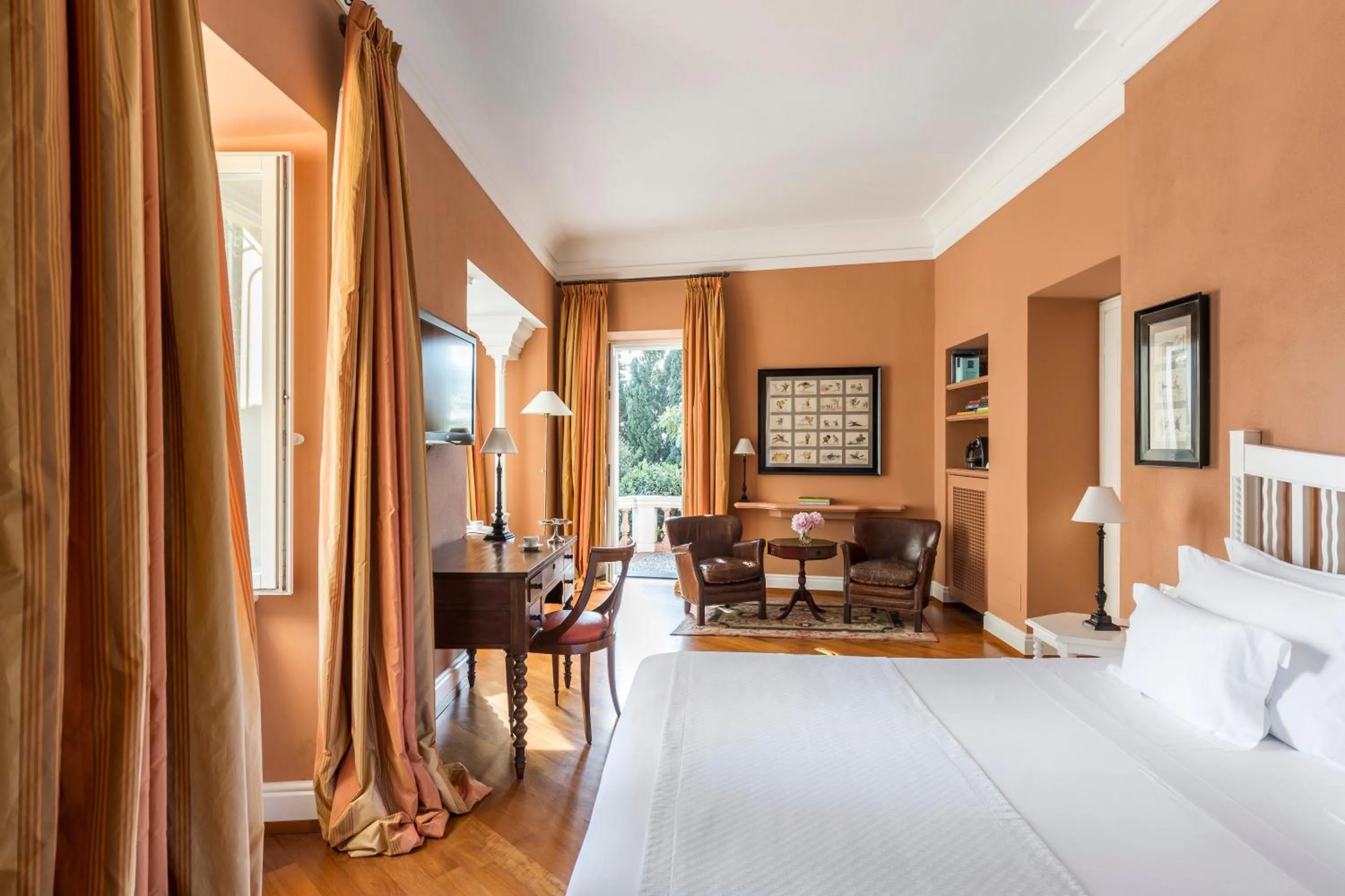 Bedroom, Bed in Villa della Pergola Relais et Chateaux