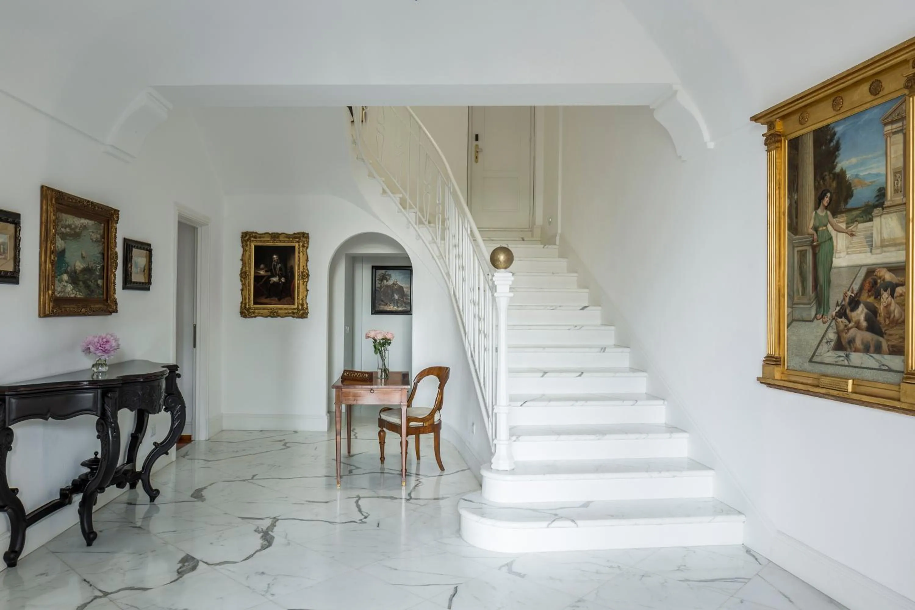 Lobby or reception in Villa della Pergola Relais et Chateaux
