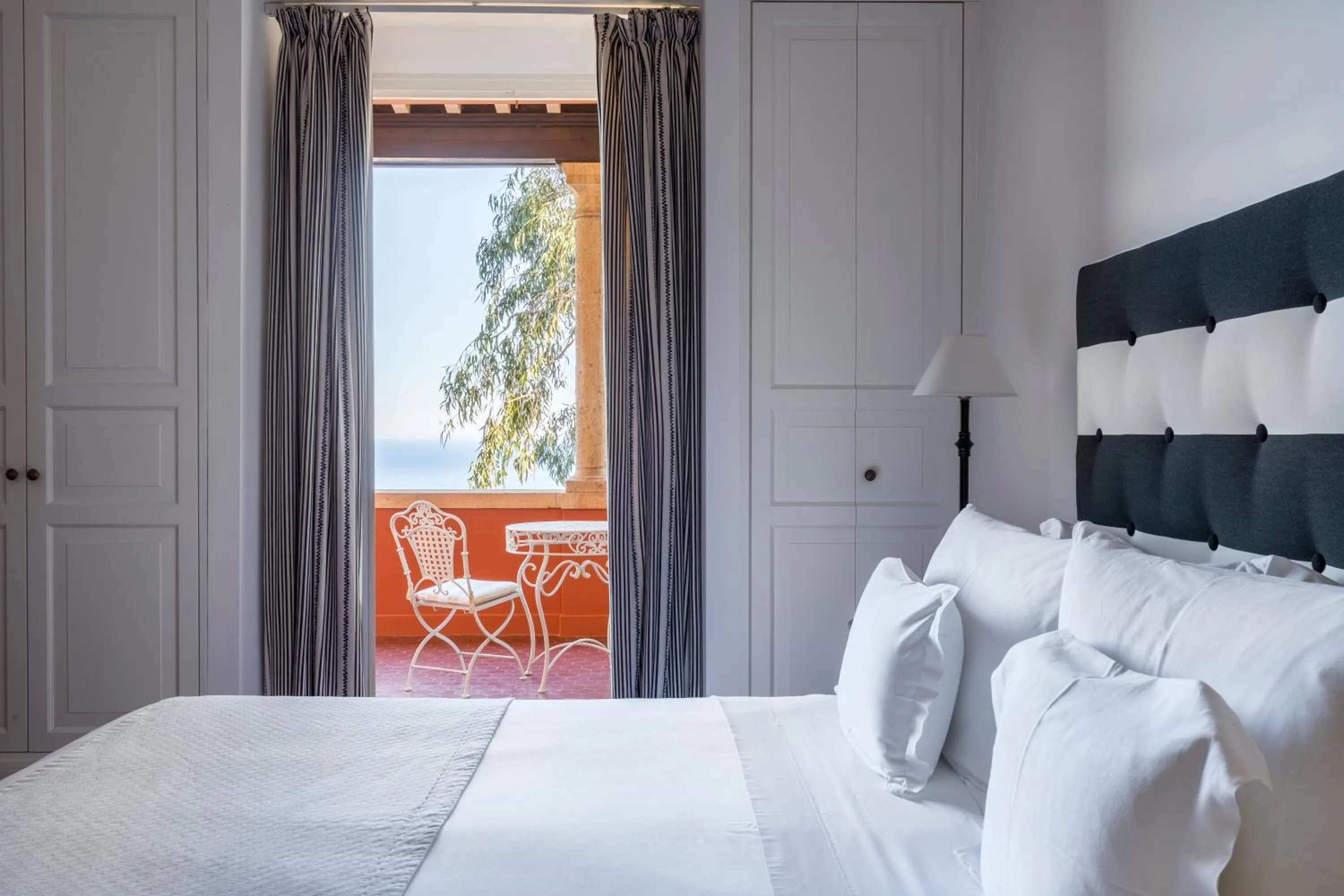 Bed in Villa della Pergola Relais et Chateaux