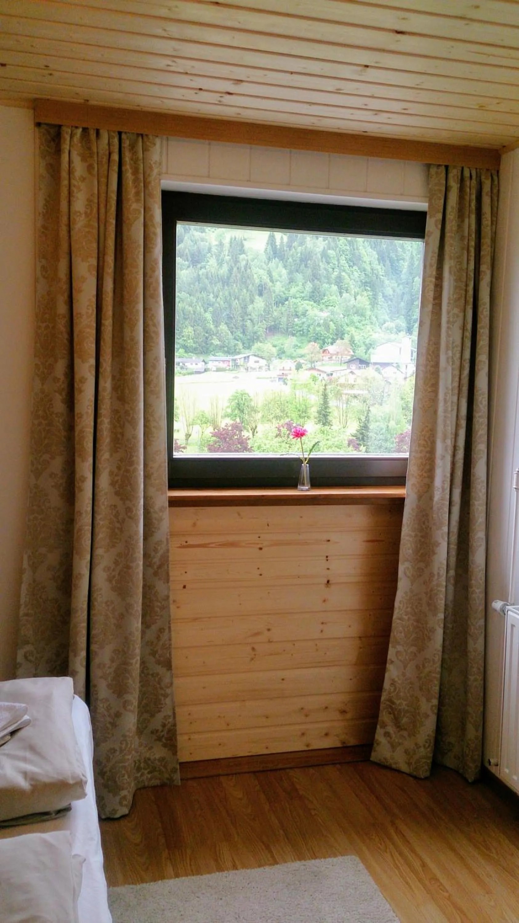 Mountain view, Bed in Pension Julia