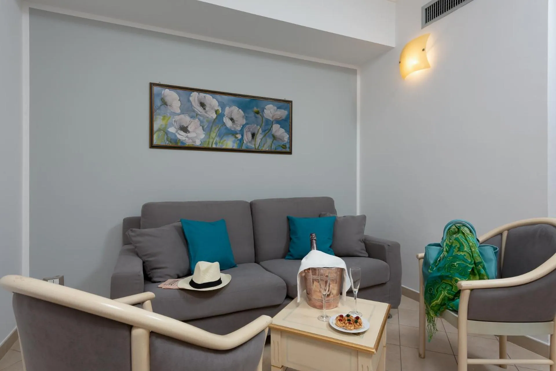 Living room in Helios Hotel