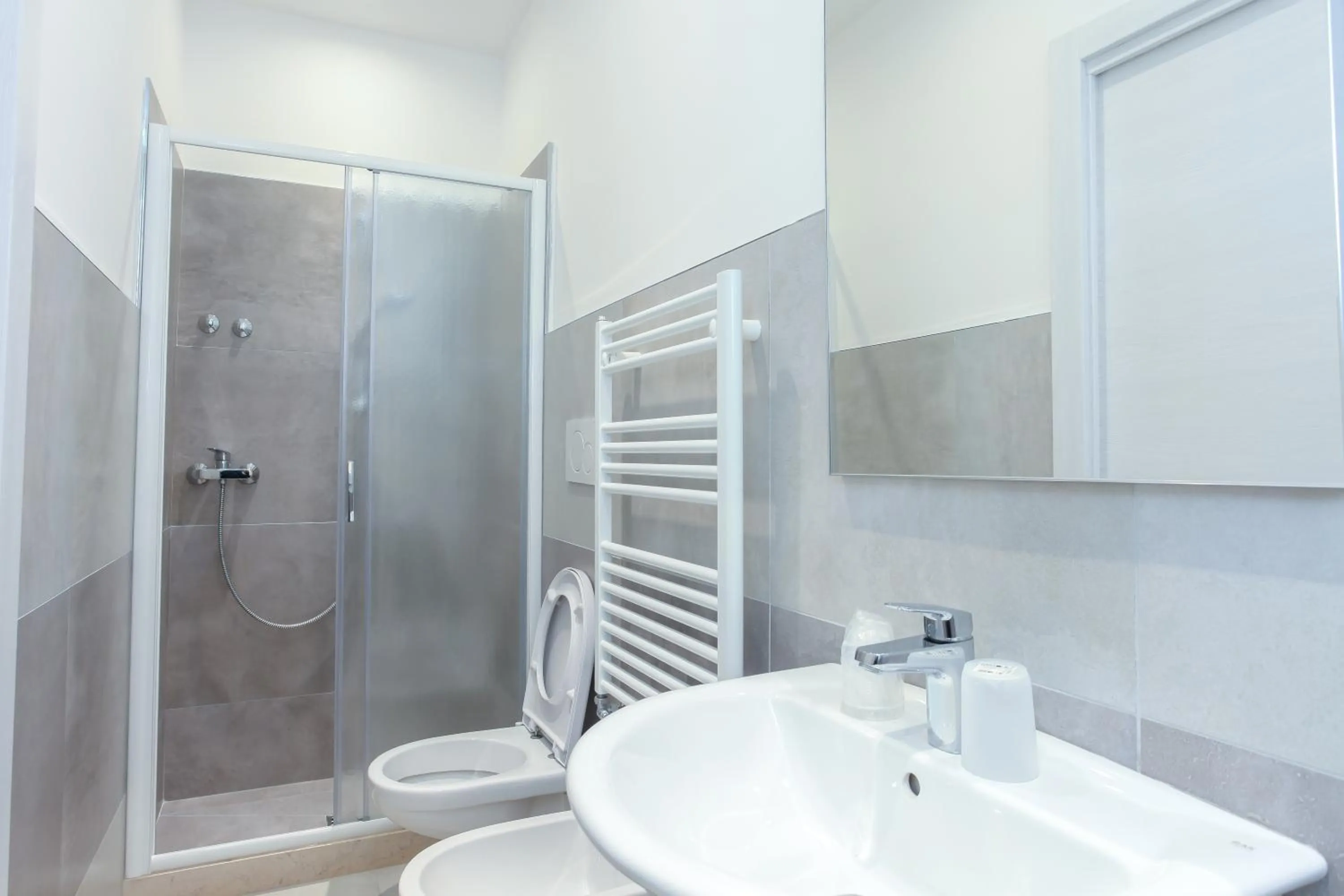 Shower in Hotel Tourist Meuble