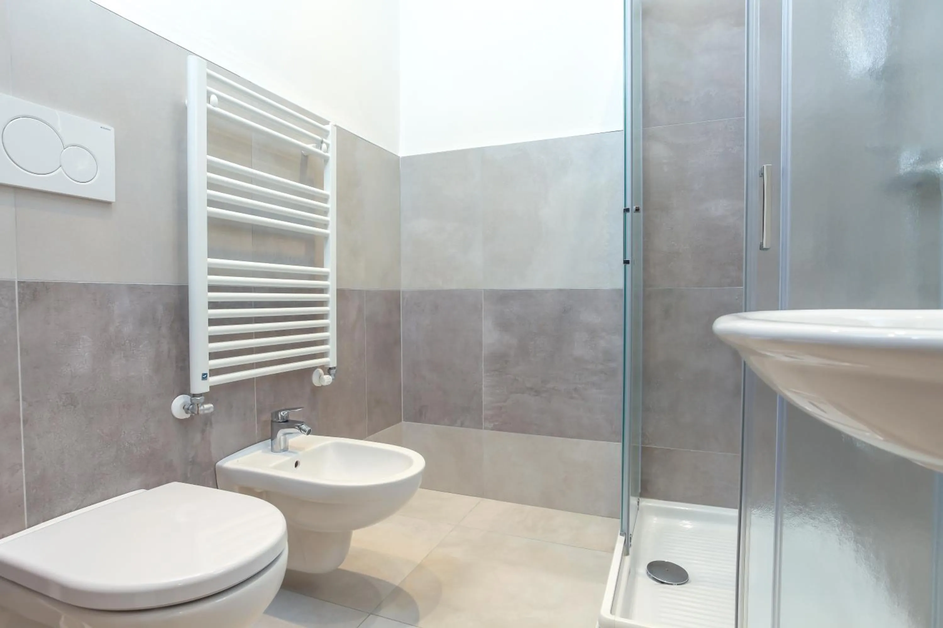 Shower in Hotel Tourist Meuble