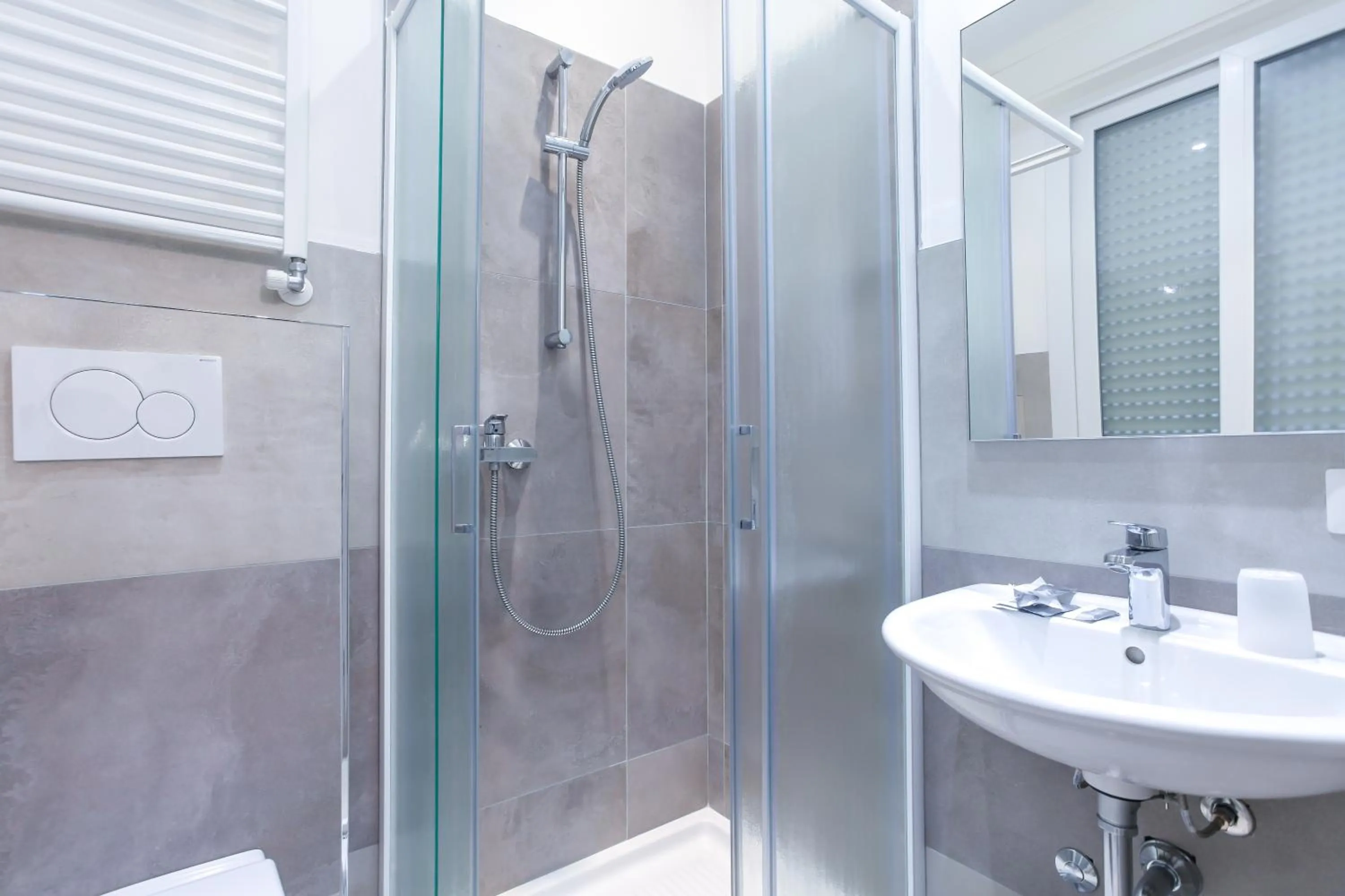 Shower in Hotel Tourist Meuble