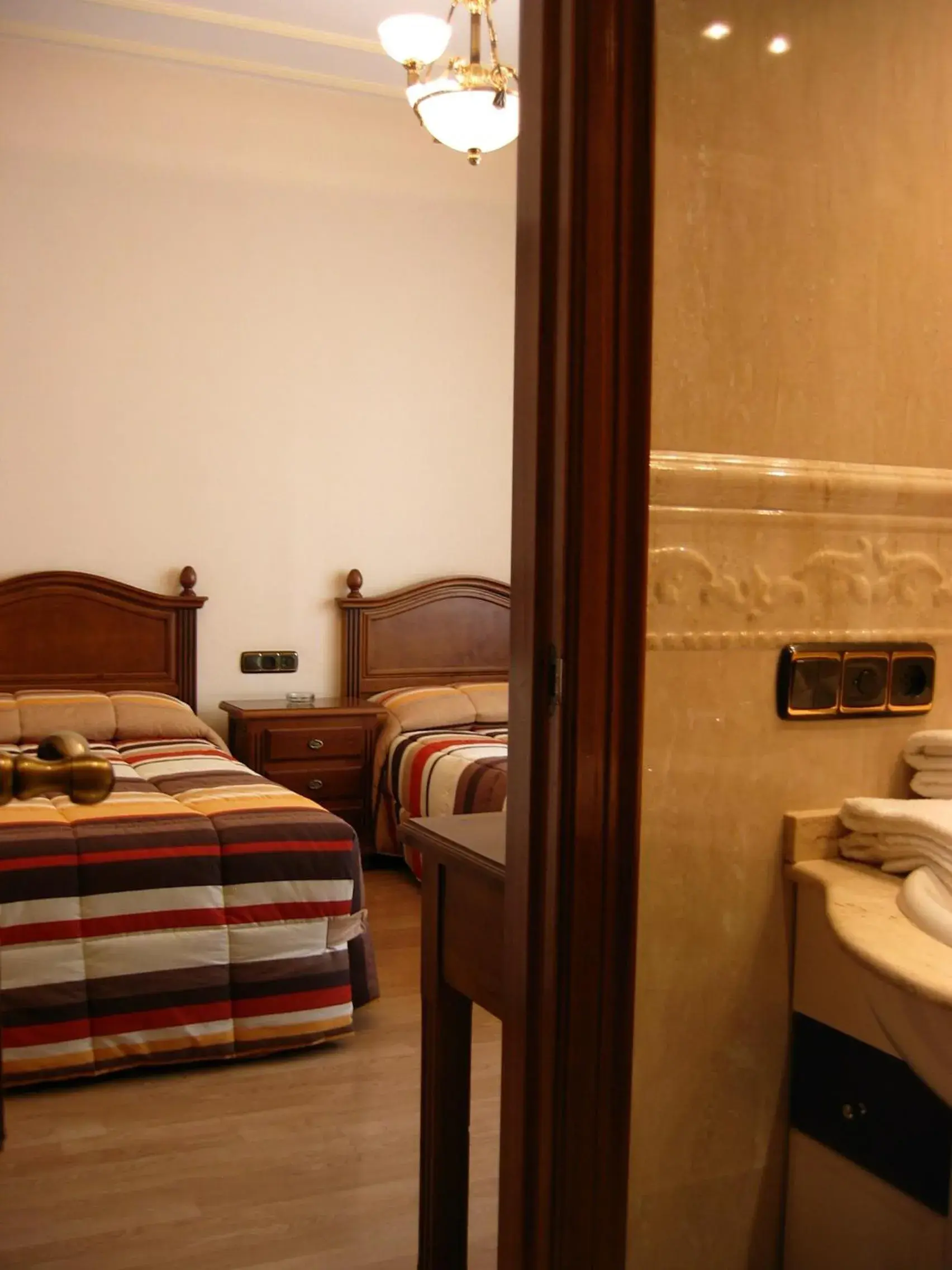 Twin Room in Hostal Granada Twin Room in Hostal Granada