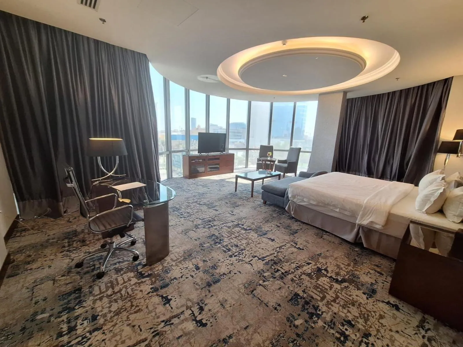 Photo of the whole room, Bed in Sunday Signature Riyadh Formerly Qaser Al Hamra by Warwick