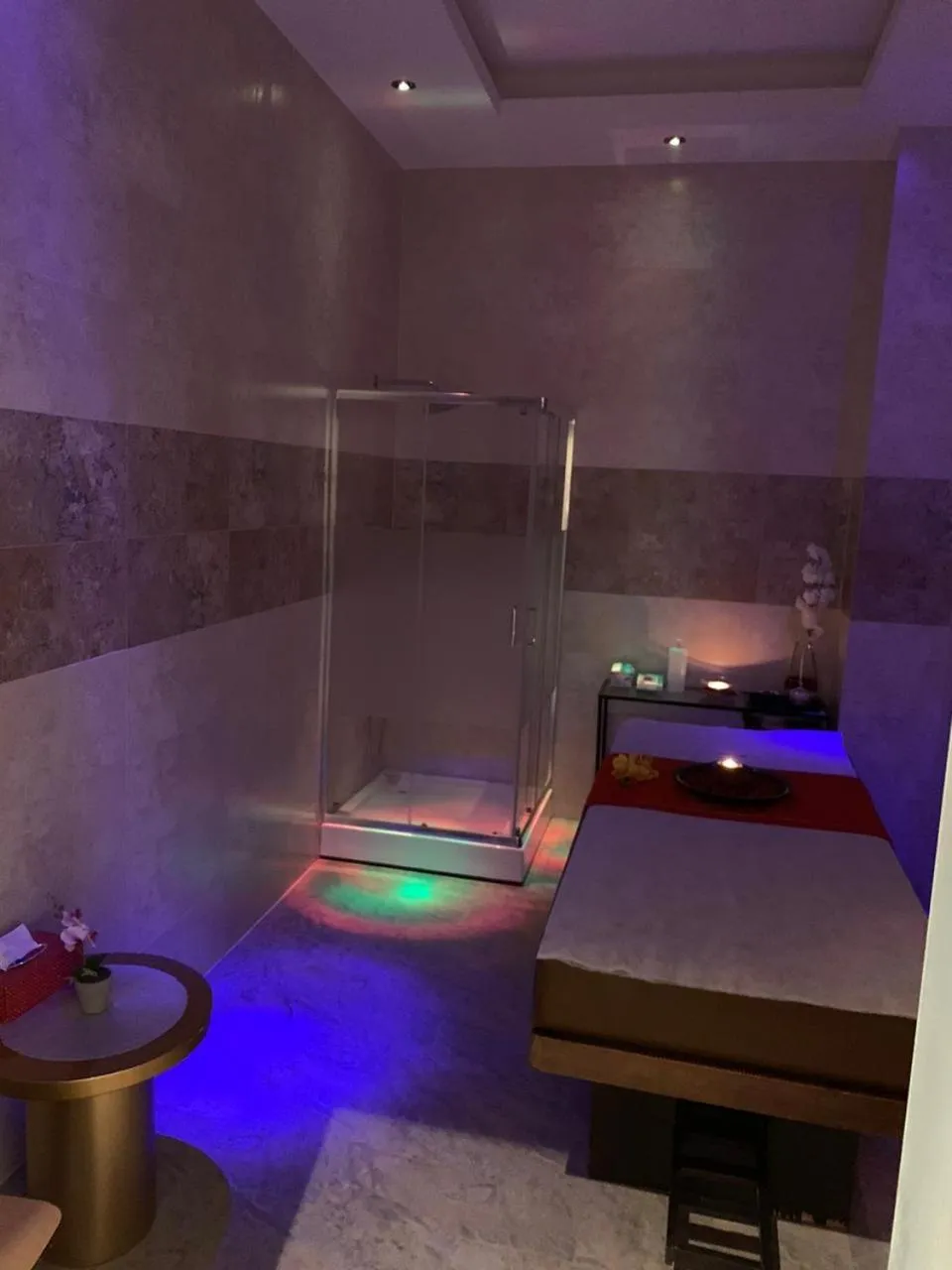 Bed in Qaser Al Hamra by Warwick