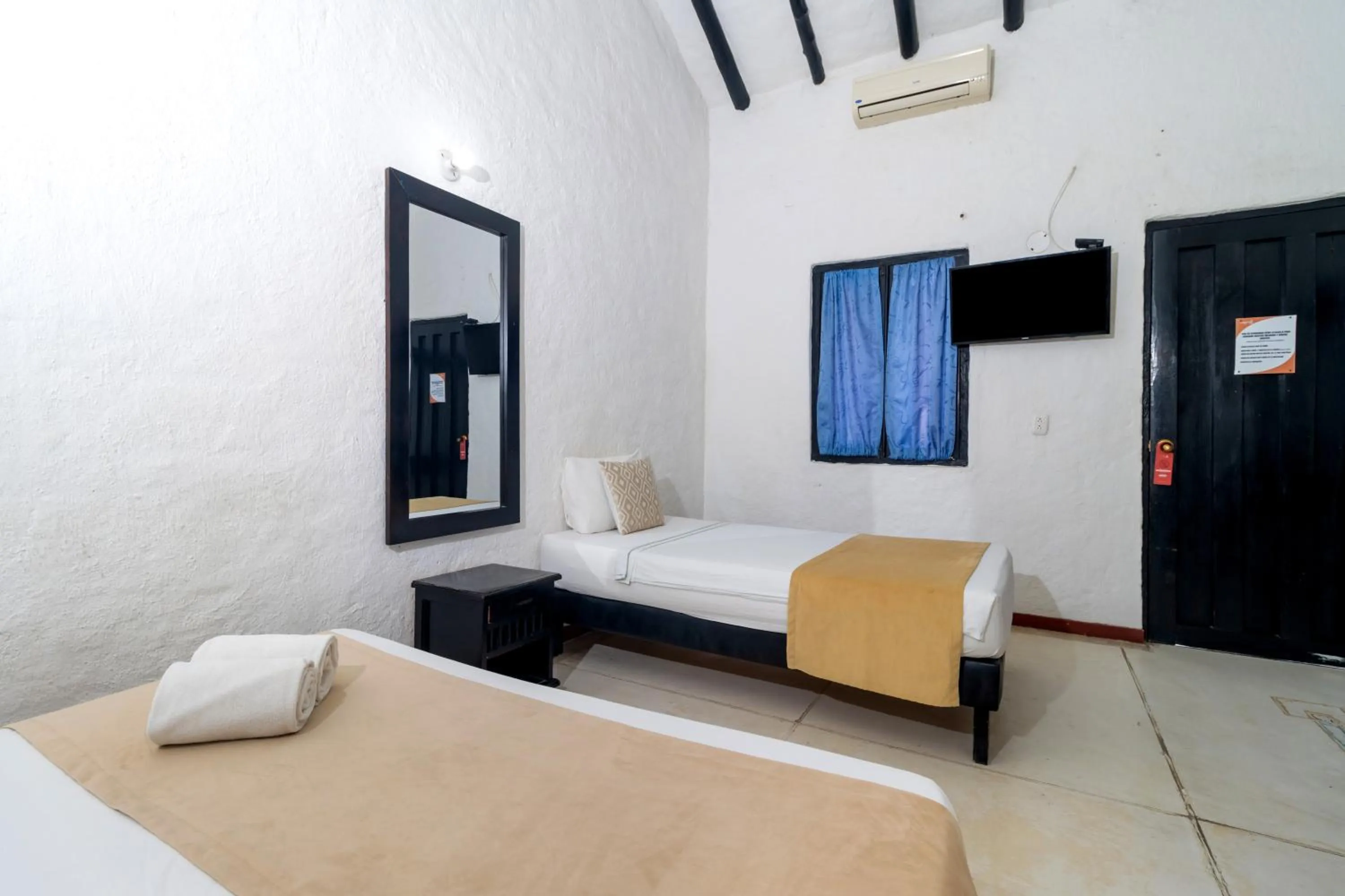Bed in Hotel Sansiraka Suites By GEH Suites