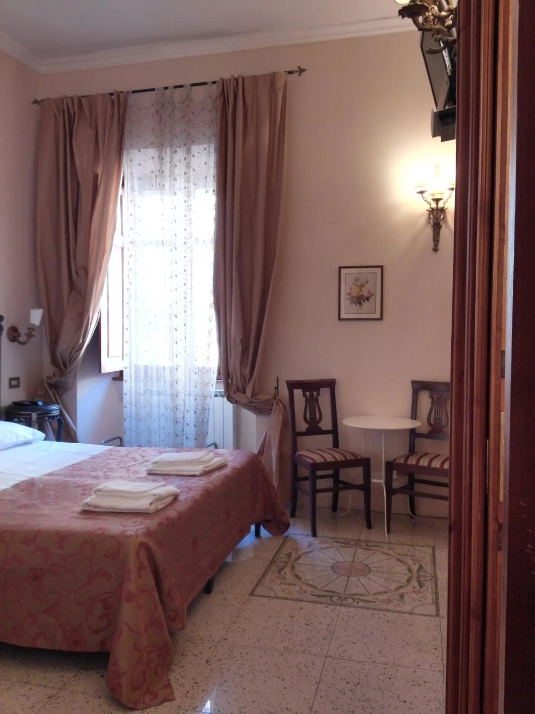 Day, Bed in Maison de Marta