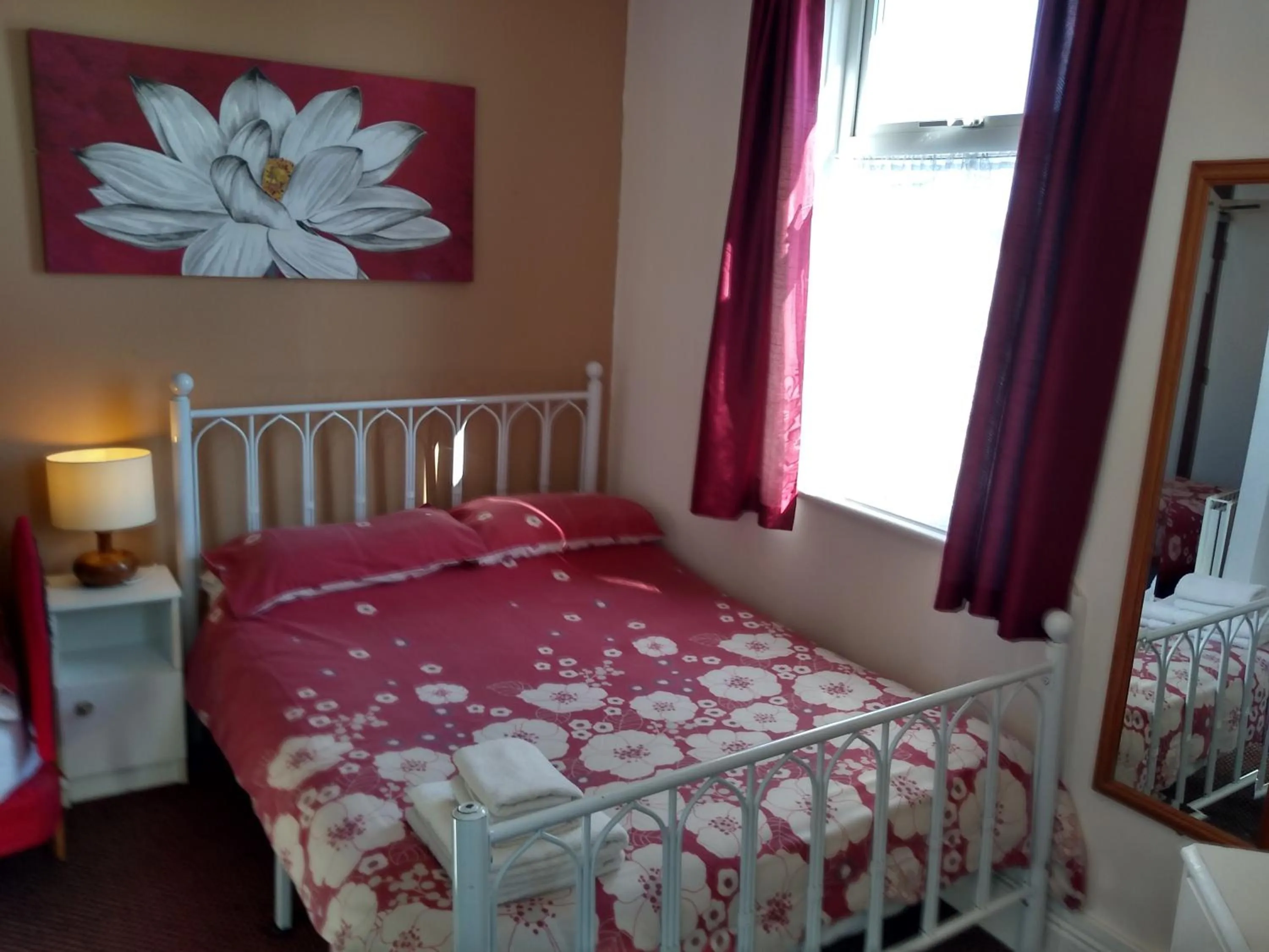 Bedroom, Bed in Southview Hotel