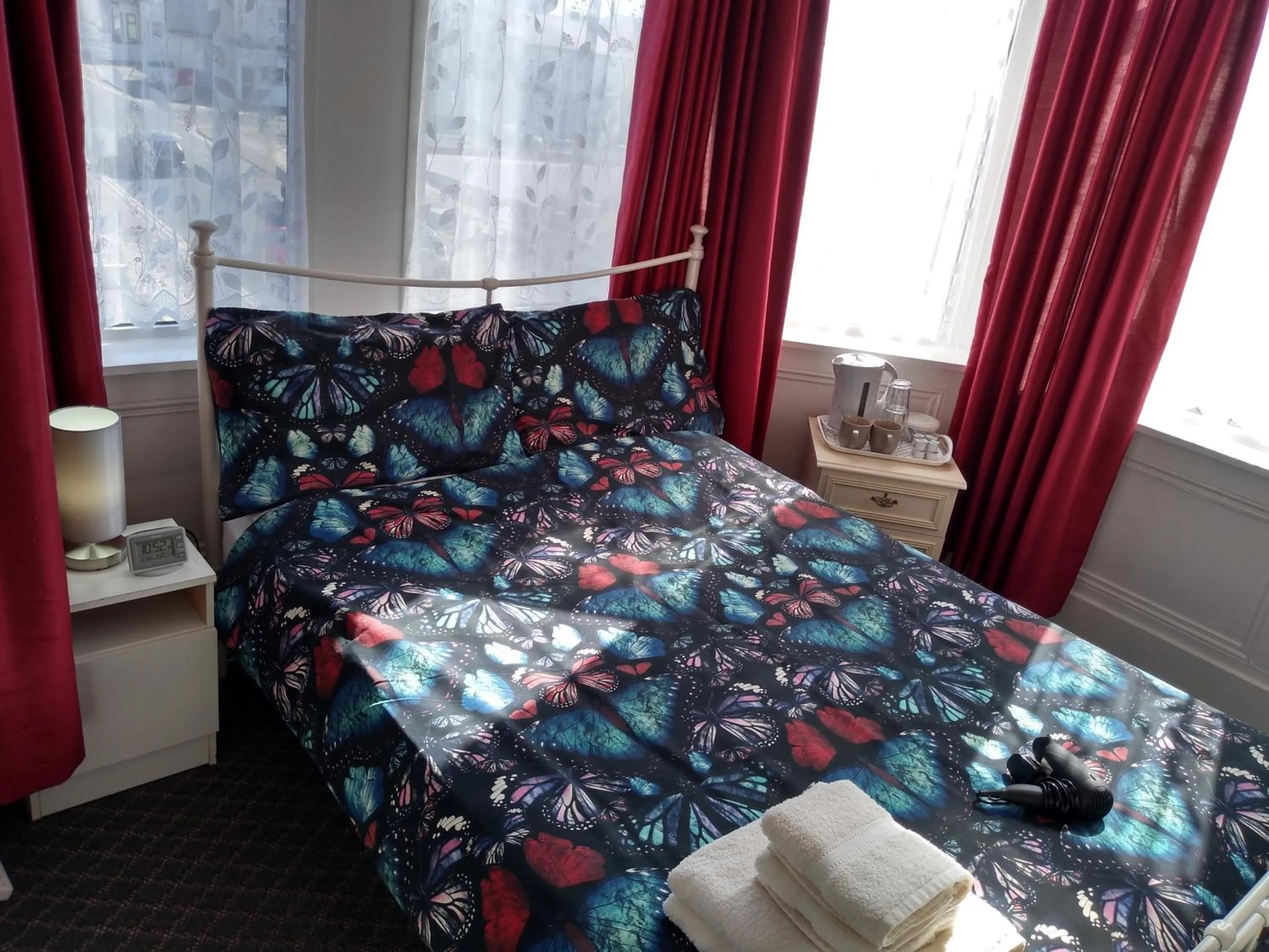 Bedroom, Bed in Southview Hotel