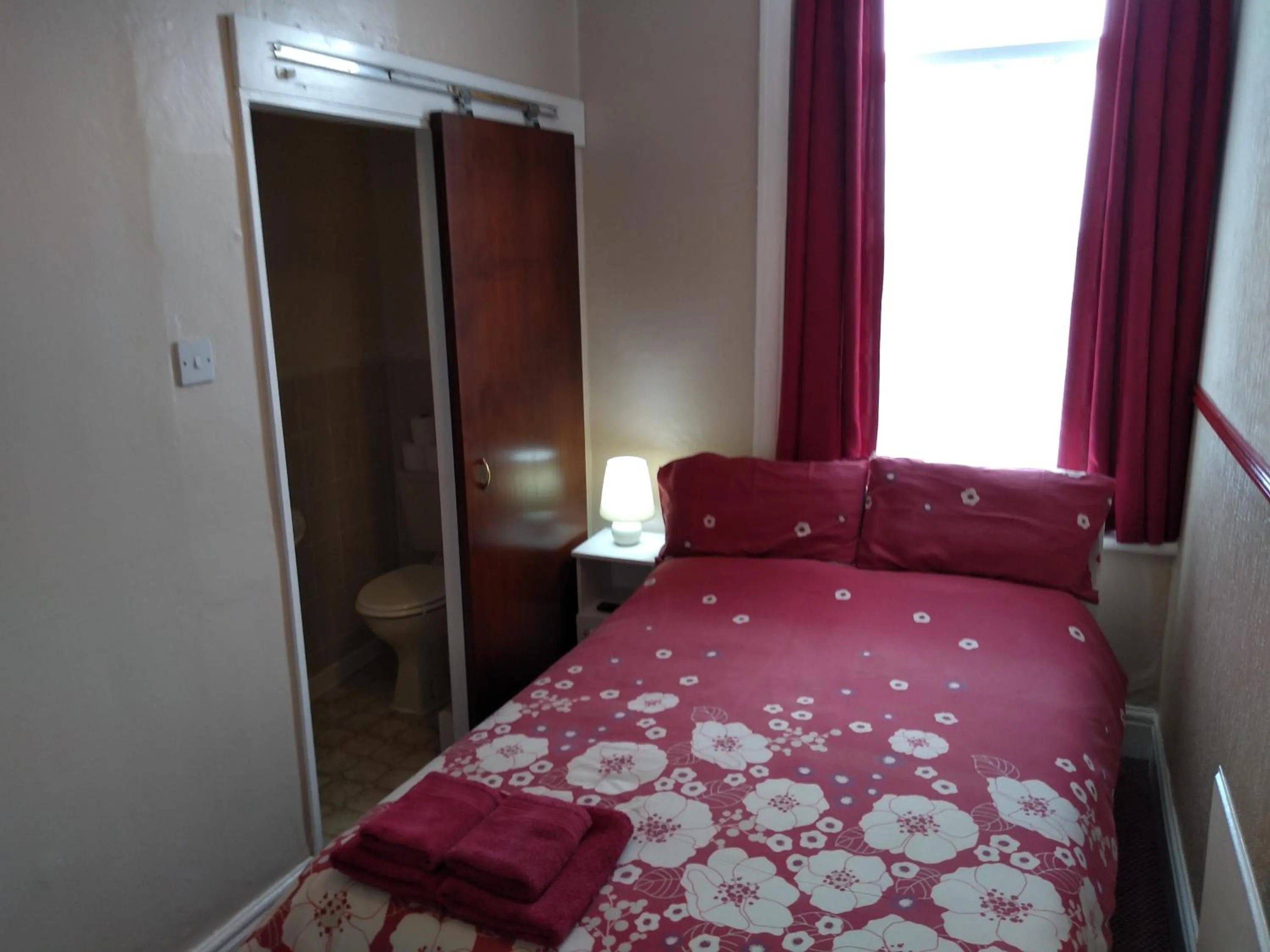 Bedroom, Bed in Southview Hotel