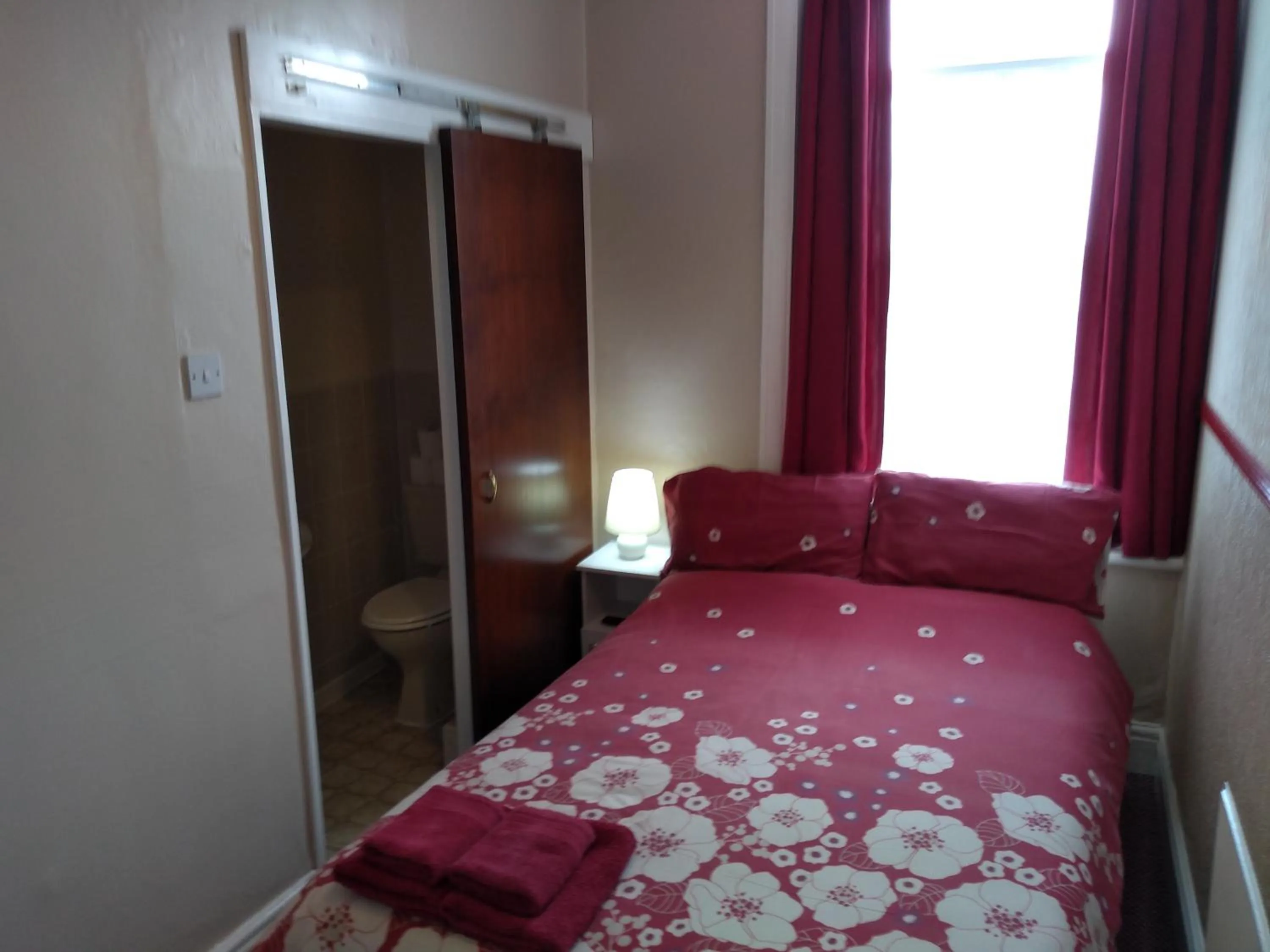 Bedroom, Bed in Southview Hotel