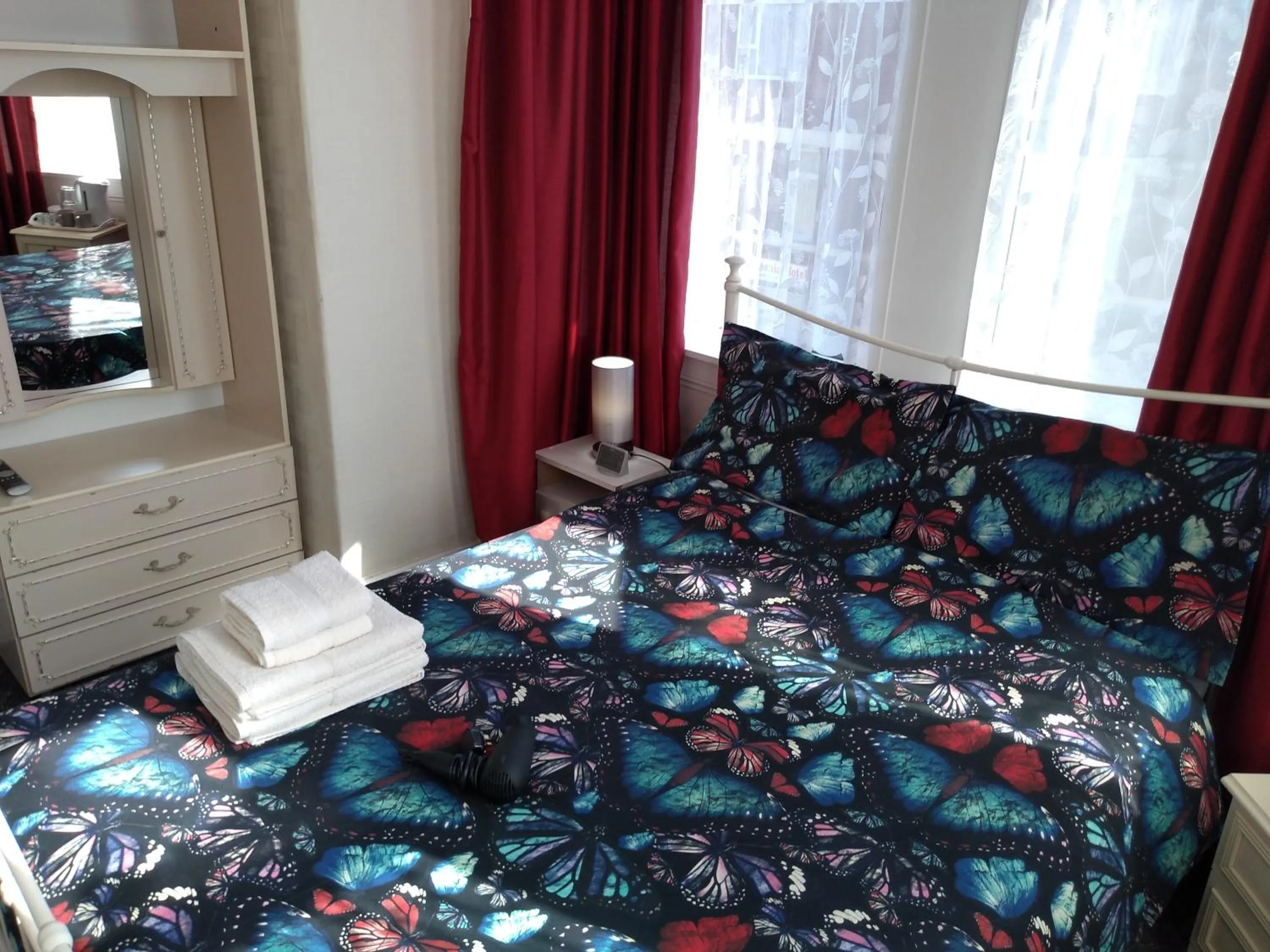 Bedroom, Bed in Southview Hotel