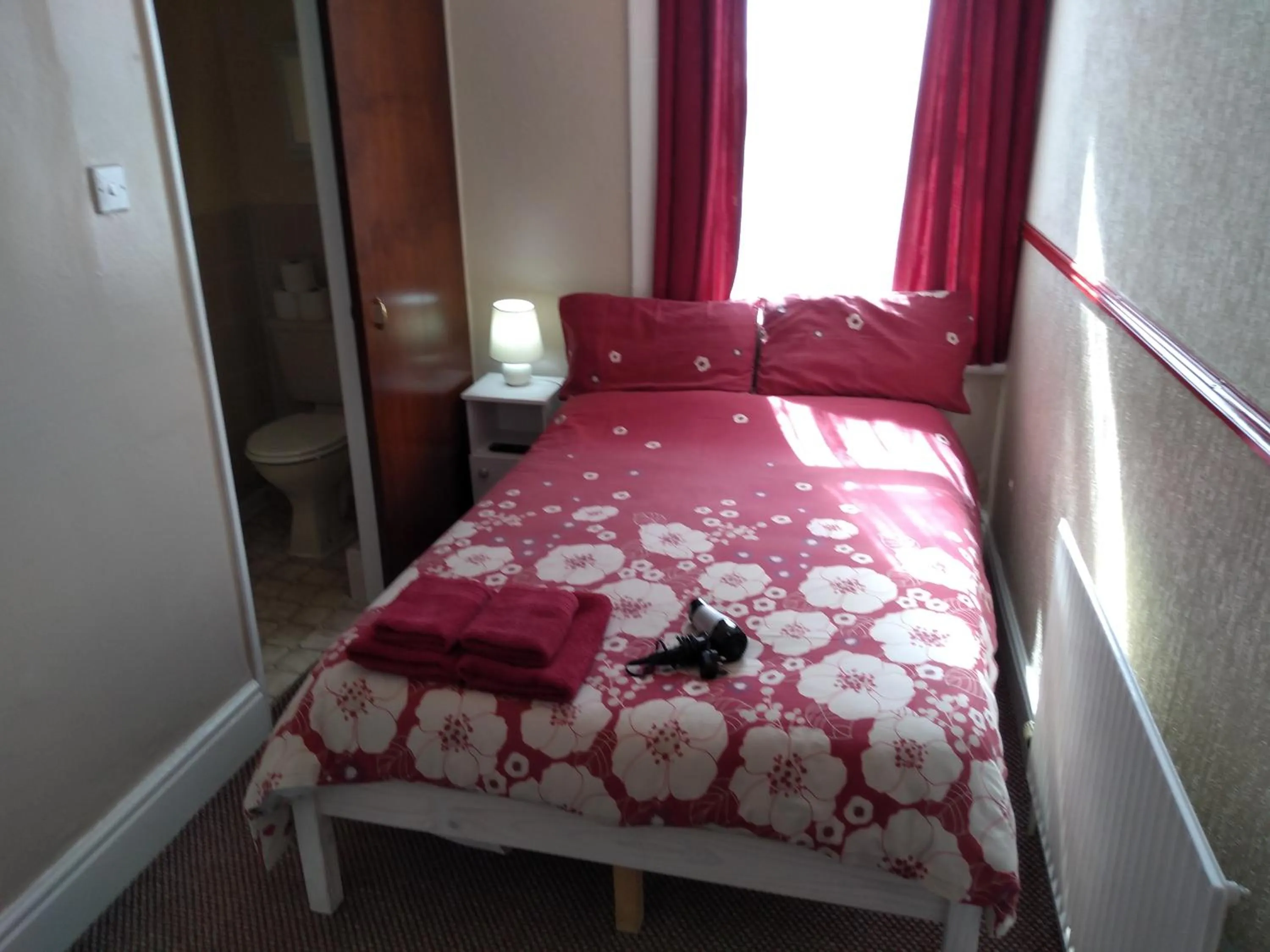 Bedroom, Bed in Southview Hotel