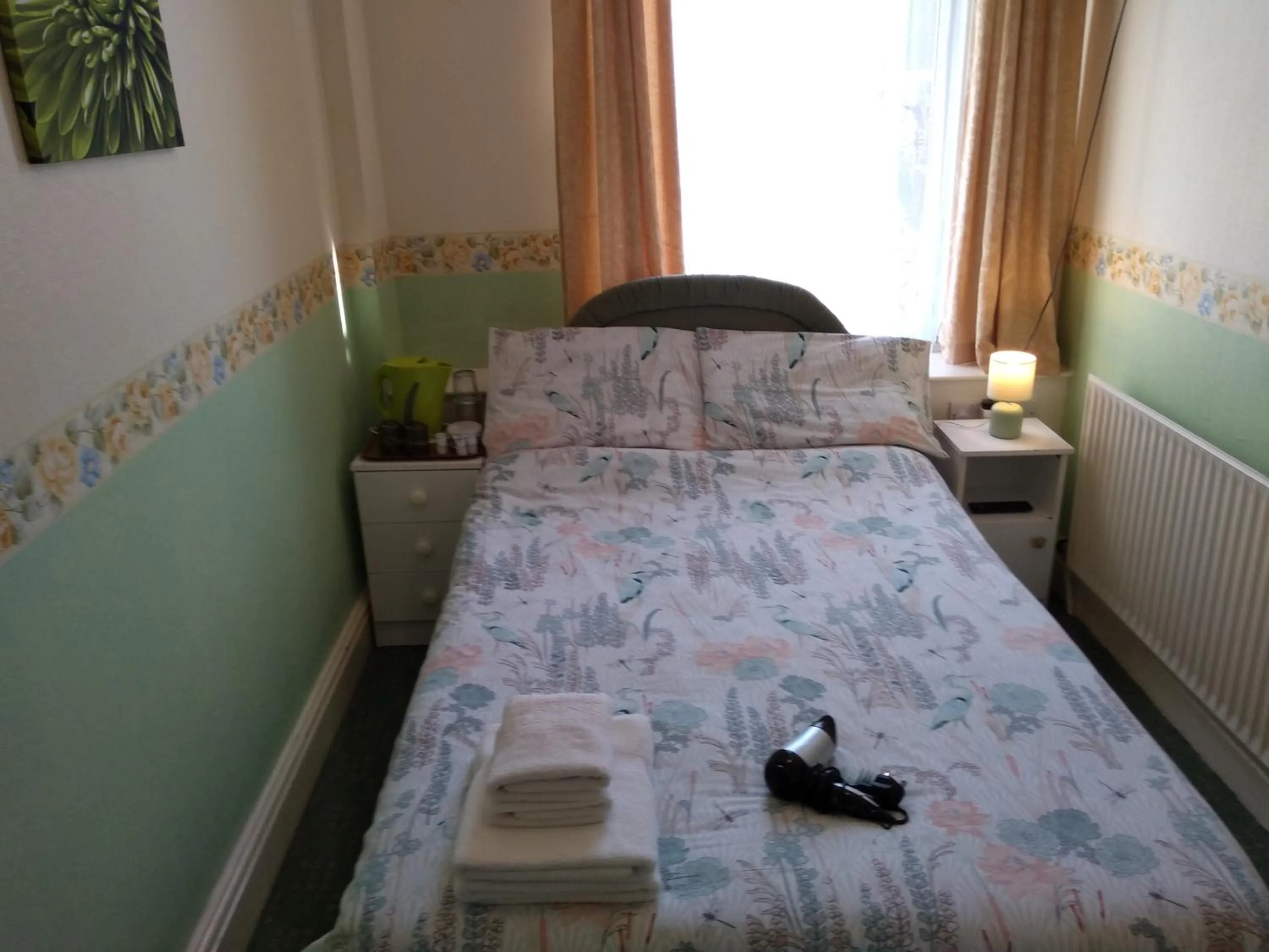 Bedroom, Bed in Southview Hotel