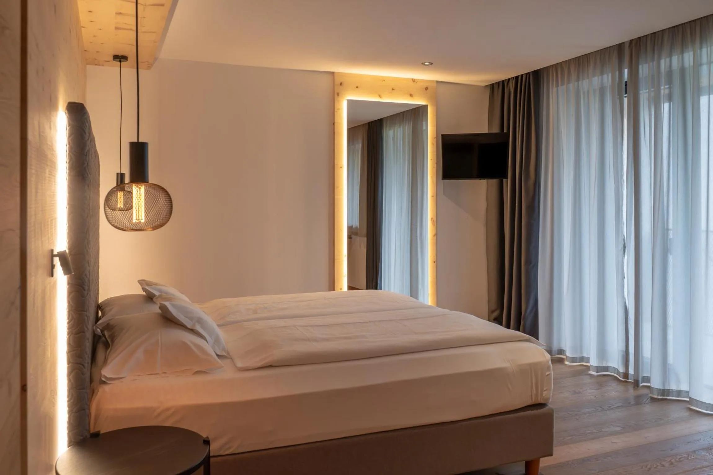 Photo of the whole room, Bed in Ladinia Dolomites View - Adults Only