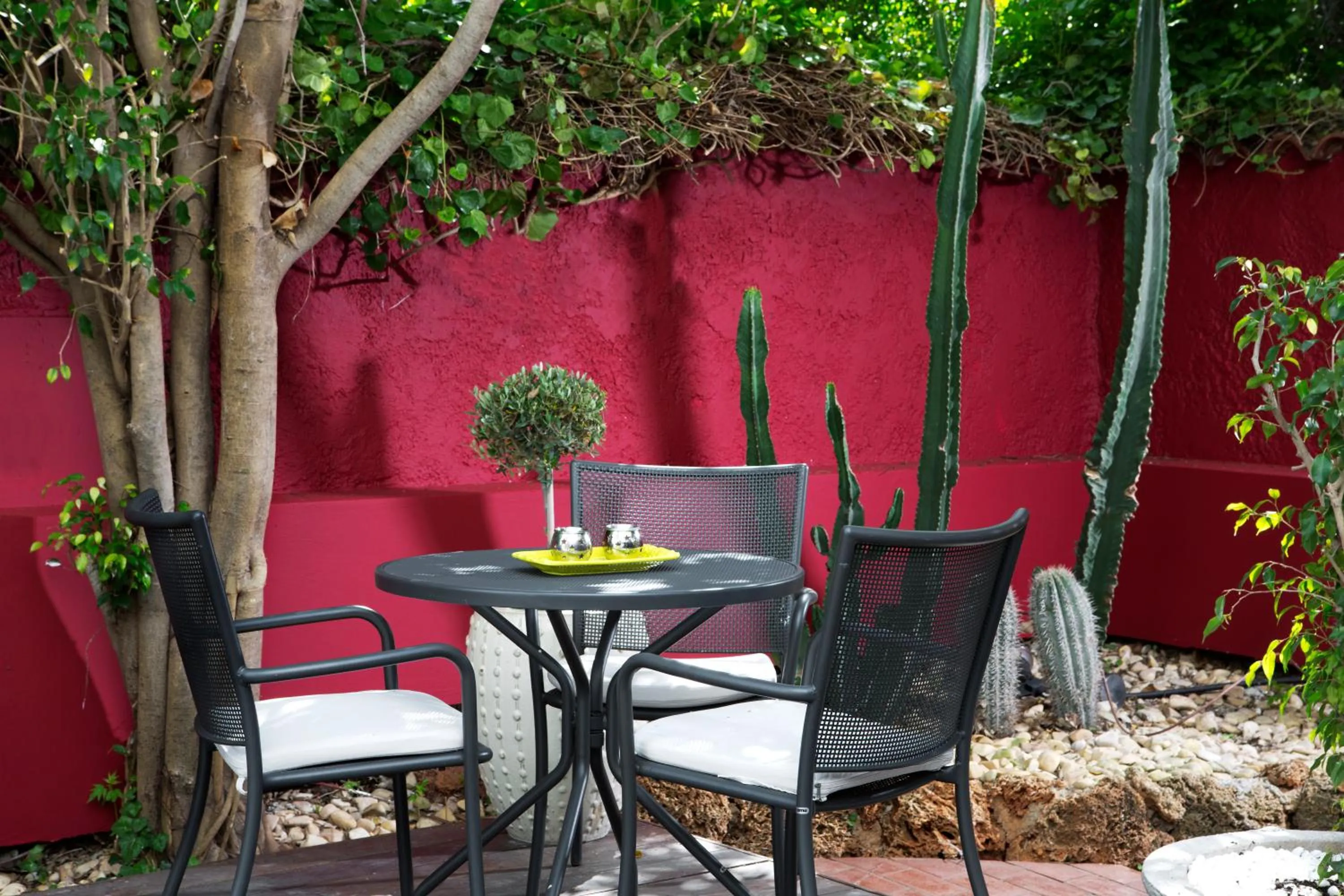 Restaurant/places to eat in AQUAMARE CITY and BEACH