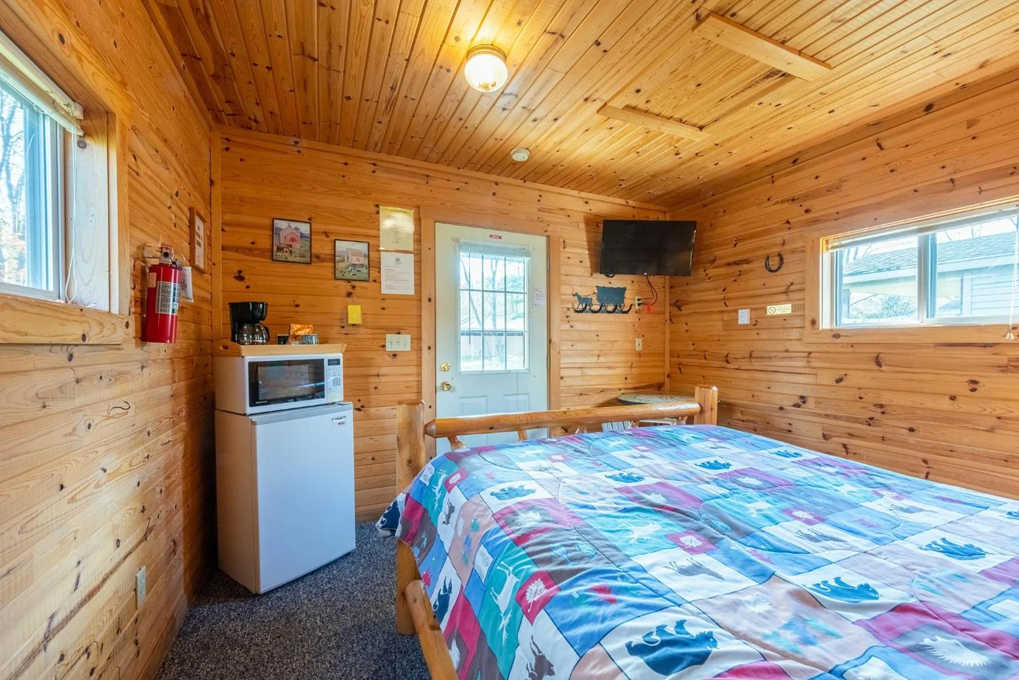 Photo of the whole room, Bed in Spur of the Moment Ranch