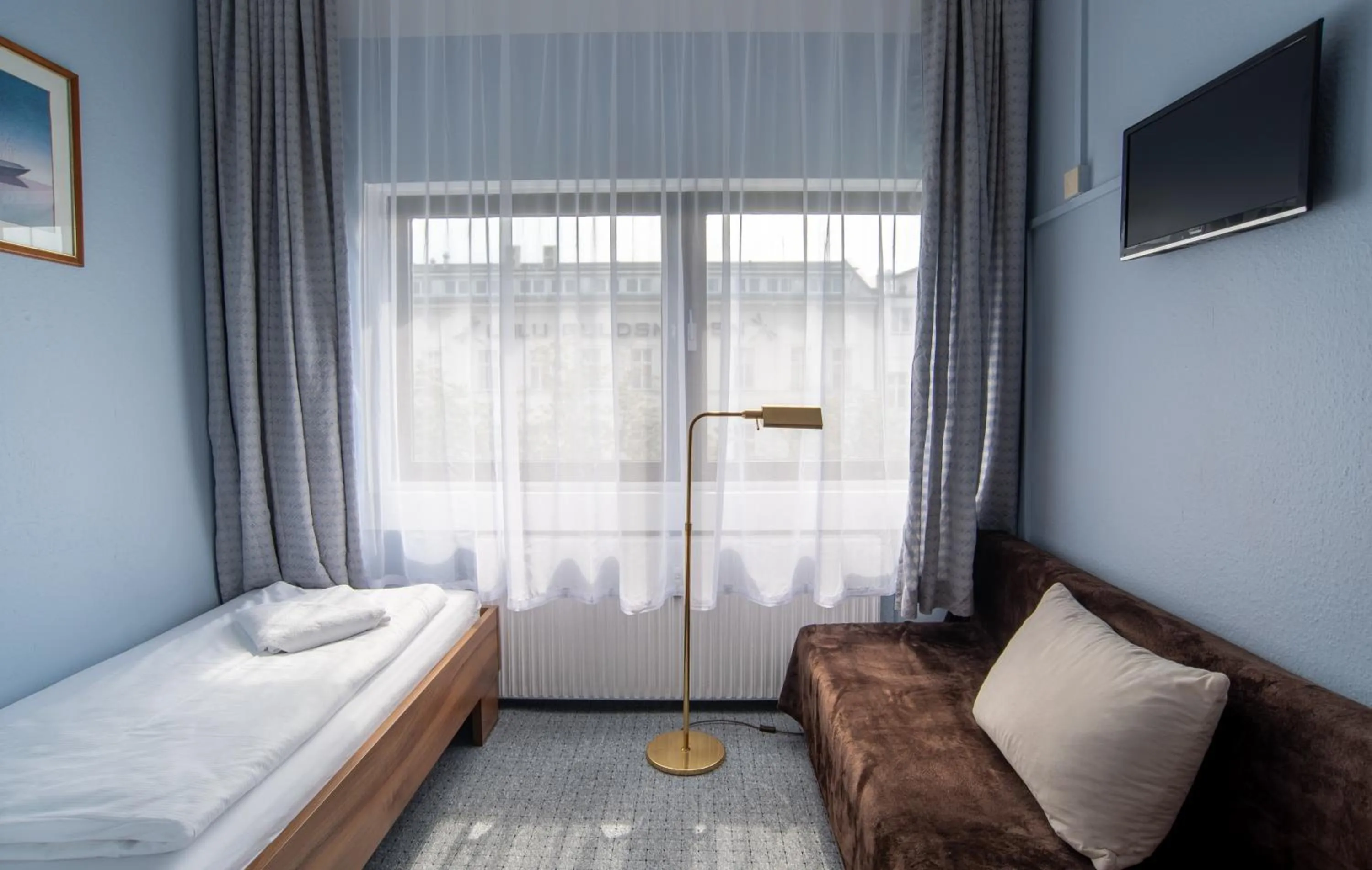 Photo of the whole room, Bed in Alper Hotel am Potsdamer Platz