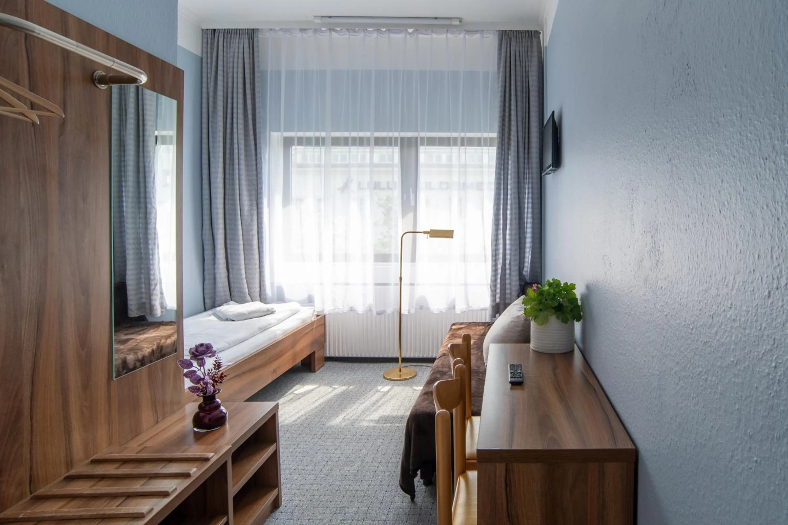 Photo of the whole room, Bed in Alper Hotel am Potsdamer Platz