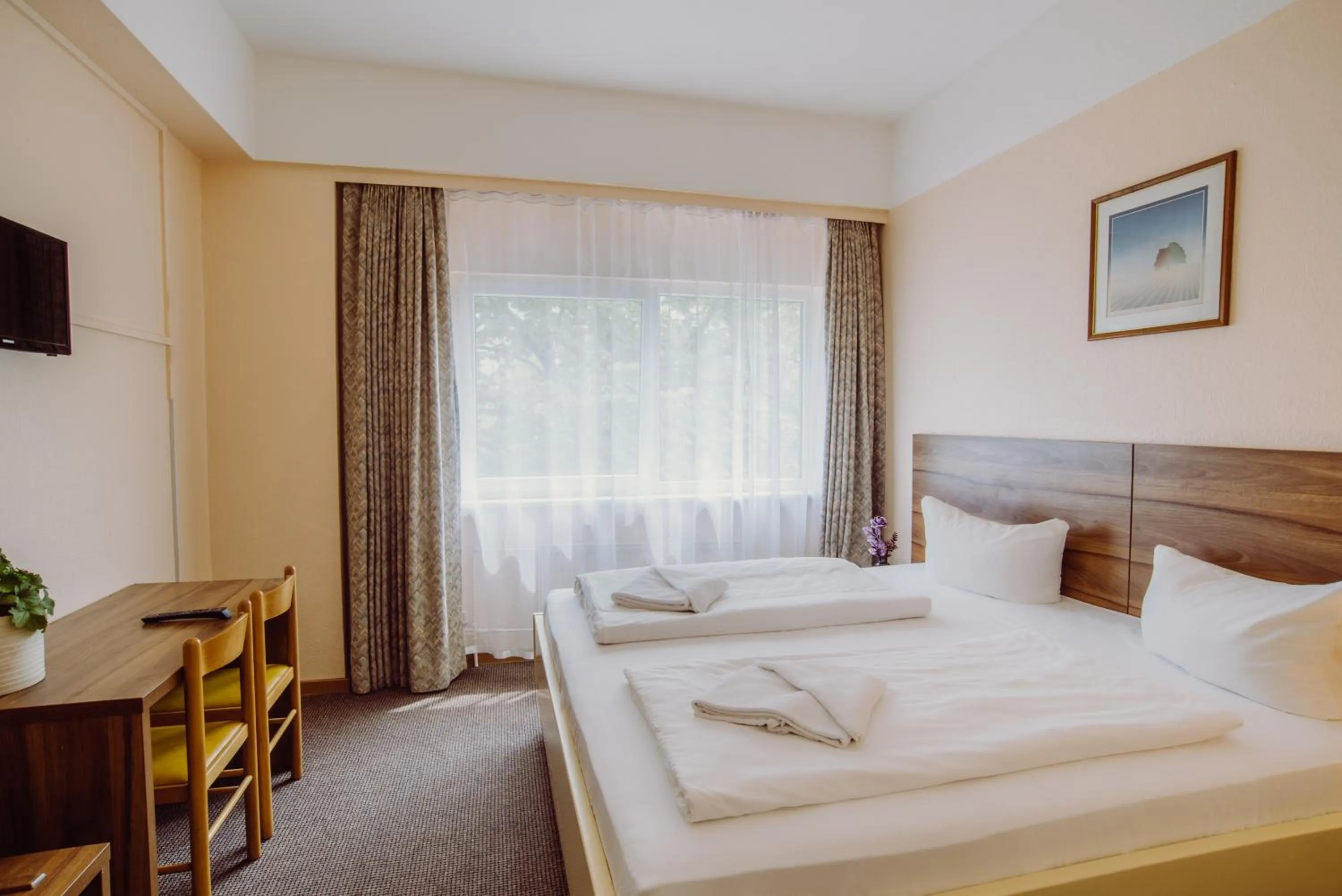 Photo of the whole room, Bed in Alper Hotel am Potsdamer Platz