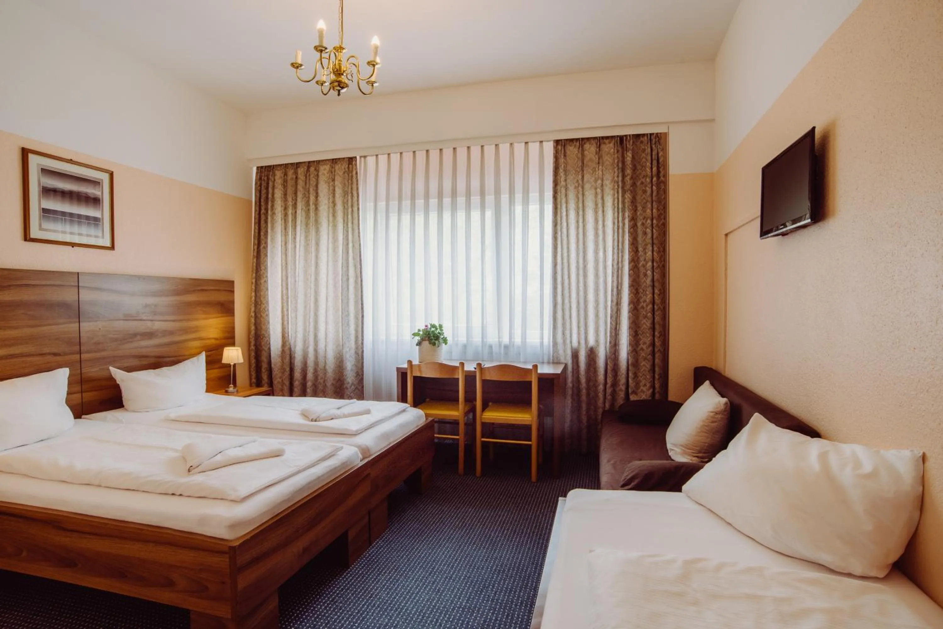 Photo of the whole room, Bed in Alper Hotel am Potsdamer Platz