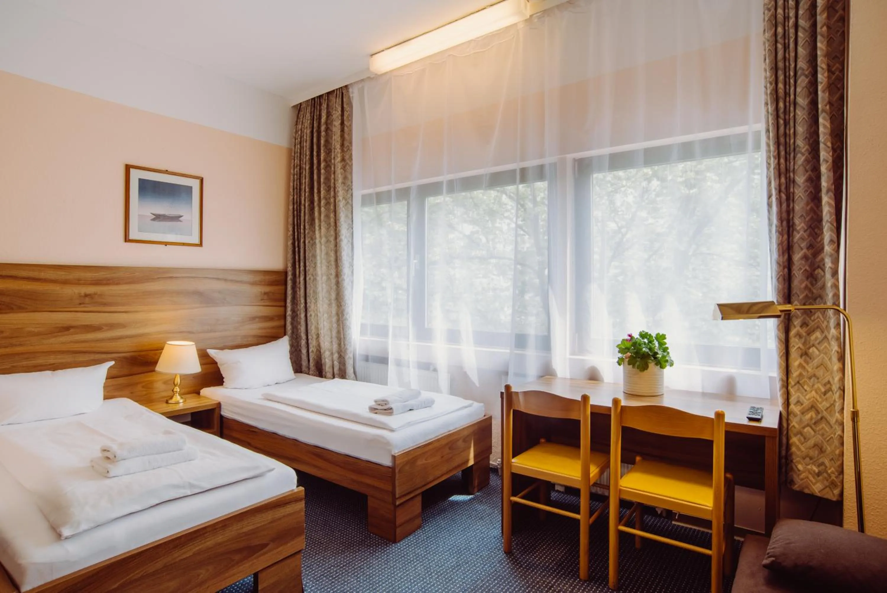 Photo of the whole room, Bed in Alper Hotel am Potsdamer Platz